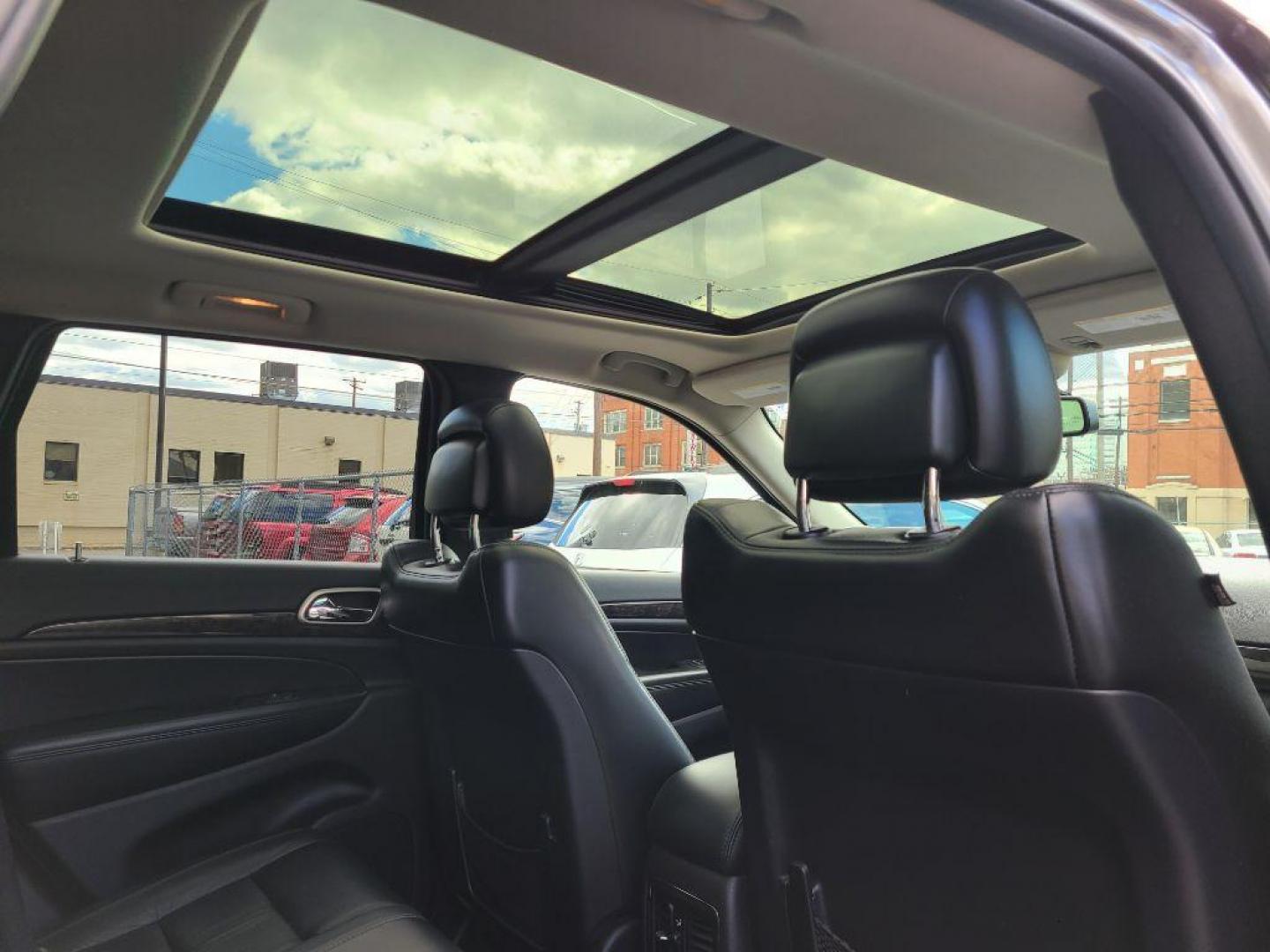 2012 GRAY JEEP GRAND CHEROKEE LAREDO (1C4RJFAG9CC) with an 3.6L engine, Automatic transmission, located at 117 North Cameron Street, Harrisburg, PA, 17101, (717) 963-8962, 40.266762, -76.875259 - WE FINANCE!!! Good Credit/ Bad Credit/ No Credit - ALL Trade-Ins Welcomed!!! ***Guaranteed Credit Approval*** APPLY ONLINE or CALL us TODAY ;) Internet Prices and Marketplace Prices are SPECIAL discounted ***CASH DEALS*** Retail Prices are higher. Please call us to discuss your cash and finan - Photo#9