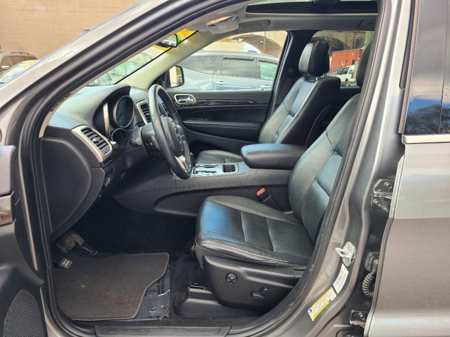 2012 GRAY JEEP GRAND CHEROKEE LAREDO (1C4RJFAG9CC) with an 3.6L engine, Automatic transmission, located at 117 North Cameron Street, Harrisburg, PA, 17101, (717) 963-8962, 40.266762, -76.875259 - WE FINANCE!!! Good Credit/ Bad Credit/ No Credit - ALL Trade-Ins Welcomed!!! ***Guaranteed Credit Approval*** APPLY ONLINE or CALL us TODAY ;) Internet Prices and Marketplace Prices are SPECIAL discounted ***CASH DEALS*** Retail Prices are higher. Please call us to discuss your cash and finan - Photo#14