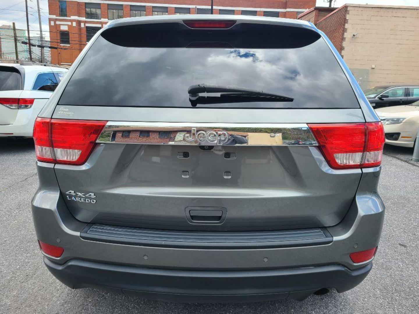 2012 GRAY JEEP GRAND CHEROKEE LAREDO (1C4RJFAG9CC) with an 3.6L engine, Automatic transmission, located at 117 North Cameron Street, Harrisburg, PA, 17101, (717) 963-8962, 40.266762, -76.875259 - WE FINANCE!!! Good Credit/ Bad Credit/ No Credit - ALL Trade-Ins Welcomed!!! ***Guaranteed Credit Approval*** APPLY ONLINE or CALL us TODAY ;) Internet Prices and Marketplace Prices are SPECIAL discounted ***CASH DEALS*** Retail Prices are higher. Please call us to discuss your cash and finan - Photo#5