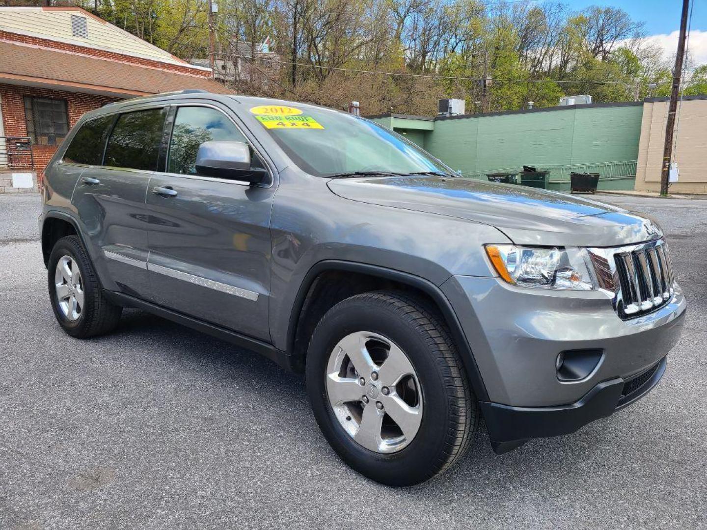 2012 GRAY JEEP GRAND CHEROKEE LAREDO (1C4RJFAG9CC) with an 3.6L engine, Automatic transmission, located at 117 North Cameron Street, Harrisburg, PA, 17101, (717) 963-8962, 40.266762, -76.875259 - WE FINANCE!!! Good Credit/ Bad Credit/ No Credit - ALL Trade-Ins Welcomed!!! ***Guaranteed Credit Approval*** APPLY ONLINE or CALL us TODAY ;) Internet Prices and Marketplace Prices are SPECIAL discounted ***CASH DEALS*** Retail Prices are higher. Please call us to discuss your cash and finan - Photo#6