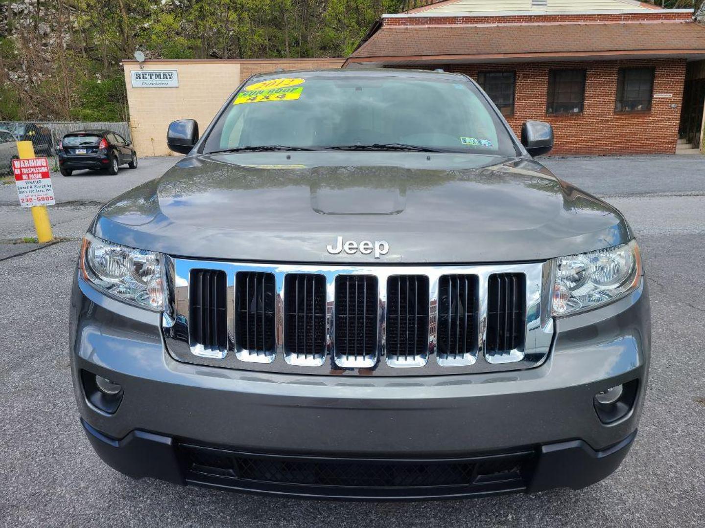 2012 GRAY JEEP GRAND CHEROKEE LAREDO (1C4RJFAG9CC) with an 3.6L engine, Automatic transmission, located at 117 North Cameron Street, Harrisburg, PA, 17101, (717) 963-8962, 40.266762, -76.875259 - WE FINANCE!!! Good Credit/ Bad Credit/ No Credit - ALL Trade-Ins Welcomed!!! ***Guaranteed Credit Approval*** APPLY ONLINE or CALL us TODAY ;) Internet Prices and Marketplace Prices are SPECIAL discounted ***CASH DEALS*** Retail Prices are higher. Please call us to discuss your cash and finan - Photo#7
