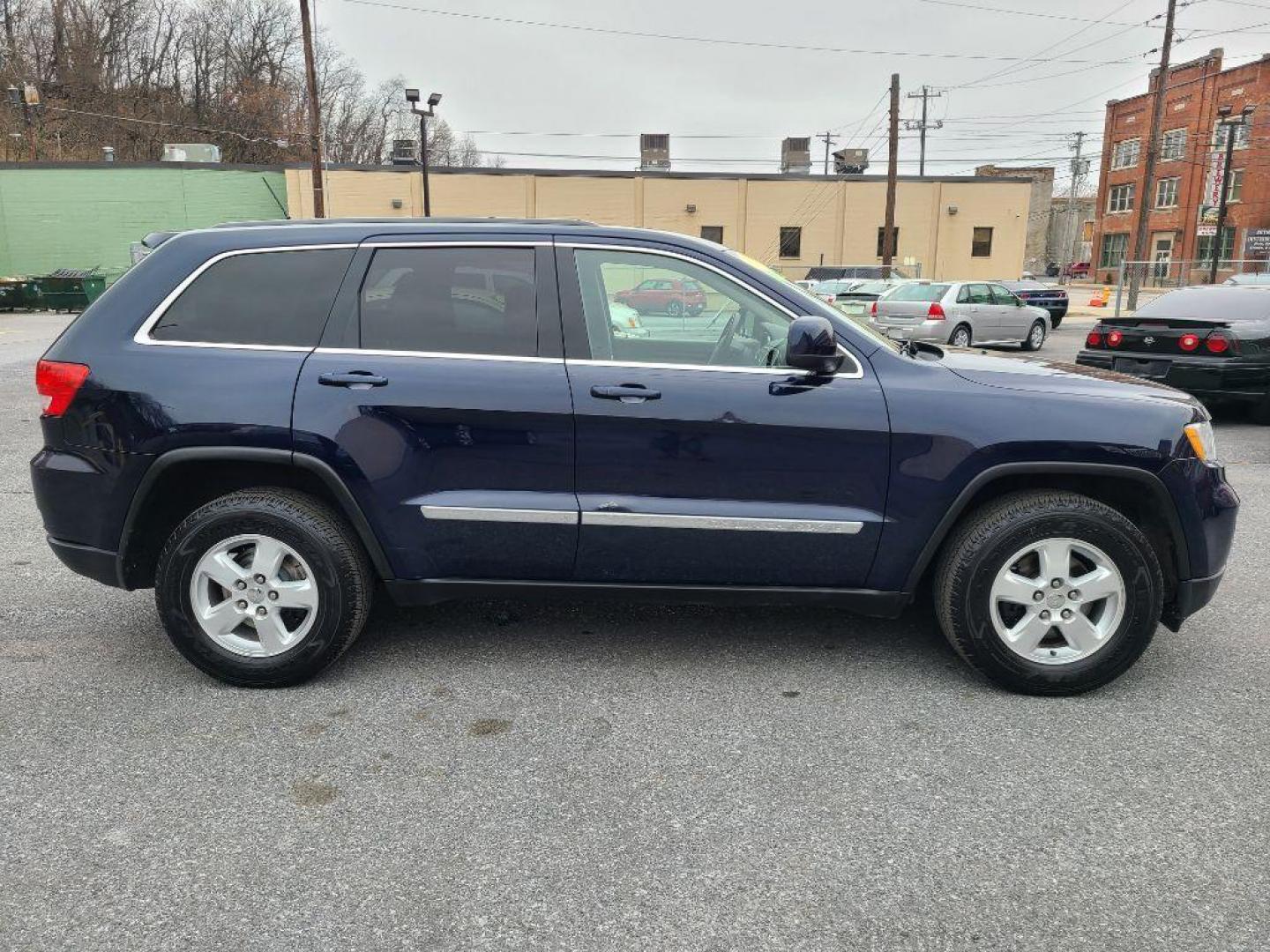 2012 BLUE JEEP GRAND CHEROKEE LAREDO (1C4RJEAG7CC) with an 3.6L engine, Automatic transmission, located at 7981 Paxton Street, Harrisburg, PA, 17111, (717) 561-2926, 40.261490, -76.749229 - WE FINANCE!!! Good Credit/ Bad Credit/ No Credit - ALL Trade-Ins Welcomed!!! ***Guaranteed Credit Approval*** APPLY ONLINE or CALL us TODAY ;) Internet Prices and Marketplace Prices are SPECIAL discounted ***CASH DEALS*** Retail Prices are higher. Please call us to discuss your cash and finan - Photo#5