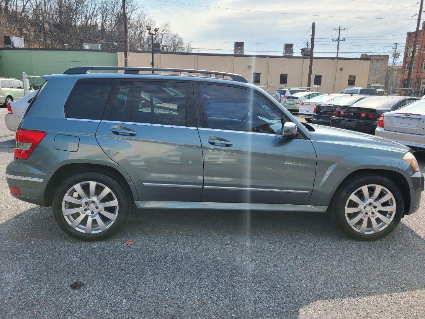 2012 GRAY MERCEDES-BENZ GLK 350 4MATIC (WDCGG8HB1CF) with an 3.5L engine, Automatic transmission, located at 7981 Paxton Street, Harrisburg, PA, 17111, (717) 561-2926, 40.261490, -76.749229 - WE FINANCE!!! Good Credit/ Bad Credit/ No Credit - ALL Trade-Ins Welcomed!!! ***Guaranteed Credit Approval*** APPLY ONLINE or CALL us TODAY ;) Internet Prices and Marketplace Prices are SPECIAL discounted ***CASH DEALS*** Retail Prices are higher. Please call us to discuss your cash and finan - Photo#6