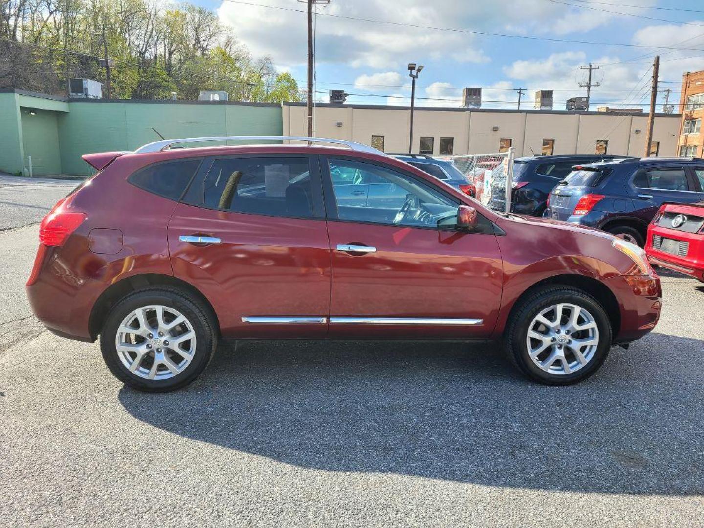 2012 RED NISSAN ROGUE SL (JN8AS5MV8CW) with an 2.5L engine, Continuously Variable transmission, located at 7981 Paxton Street, Harrisburg, PA, 17111, (717) 561-2926, 40.261490, -76.749229 - WE FINANCE!!! Good Credit/ Bad Credit/ No Credit - ALL Trade-Ins Welcomed!!! ***Guaranteed Credit Approval*** APPLY ONLINE or CALL us TODAY ;) Internet Prices and Marketplace Prices are SPECIAL discounted ***CASH DEALS*** Retail Prices are higher. Please call us to discuss your cash and finan - Photo#7