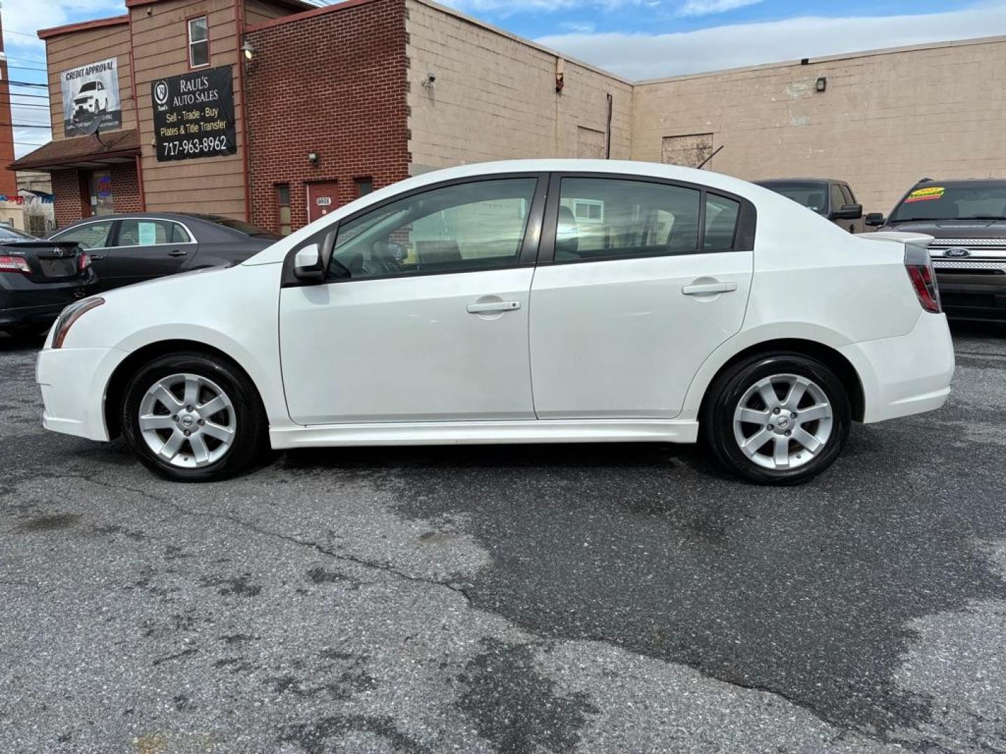 2012 WHITE NISSAN SENTRA SR 2.0 (3N1AB6AP1CL) with an 2.0L engine, Continuously Variable transmission, located at 117 North Cameron Street, Harrisburg, PA, 17101, (717) 963-8962, 40.266762, -76.875259 - WE FINANCE!!! Good Credit/ Challenged Credit/ No Credit - ALL Trade-Ins Welcomed!!! APPLY ONLINE or CALL us TODAY ;) Please call us to discuss your cash and/or financing options. - Photo#1
