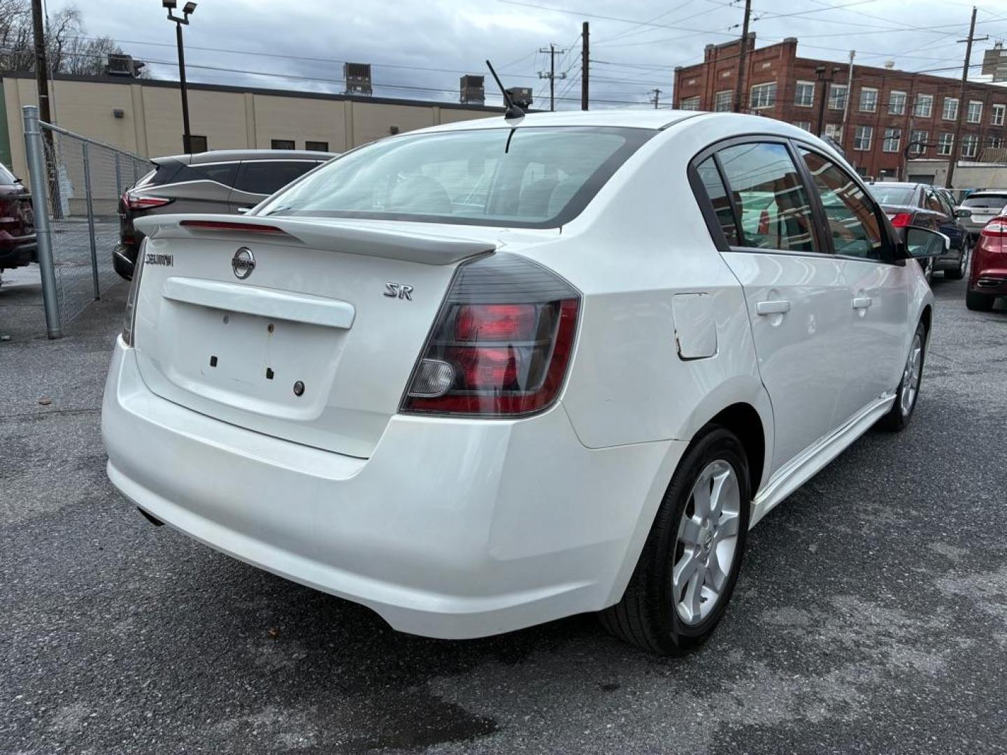 2012 WHITE NISSAN SENTRA SR 2.0 (3N1AB6AP1CL) with an 2.0L engine, Continuously Variable transmission, located at 117 North Cameron Street, Harrisburg, PA, 17101, (717) 963-8962, 40.266762, -76.875259 - WE FINANCE!!! Good Credit/ Challenged Credit/ No Credit - ALL Trade-Ins Welcomed!!! APPLY ONLINE or CALL us TODAY ;) Please call us to discuss your cash and/or financing options. - Photo#4