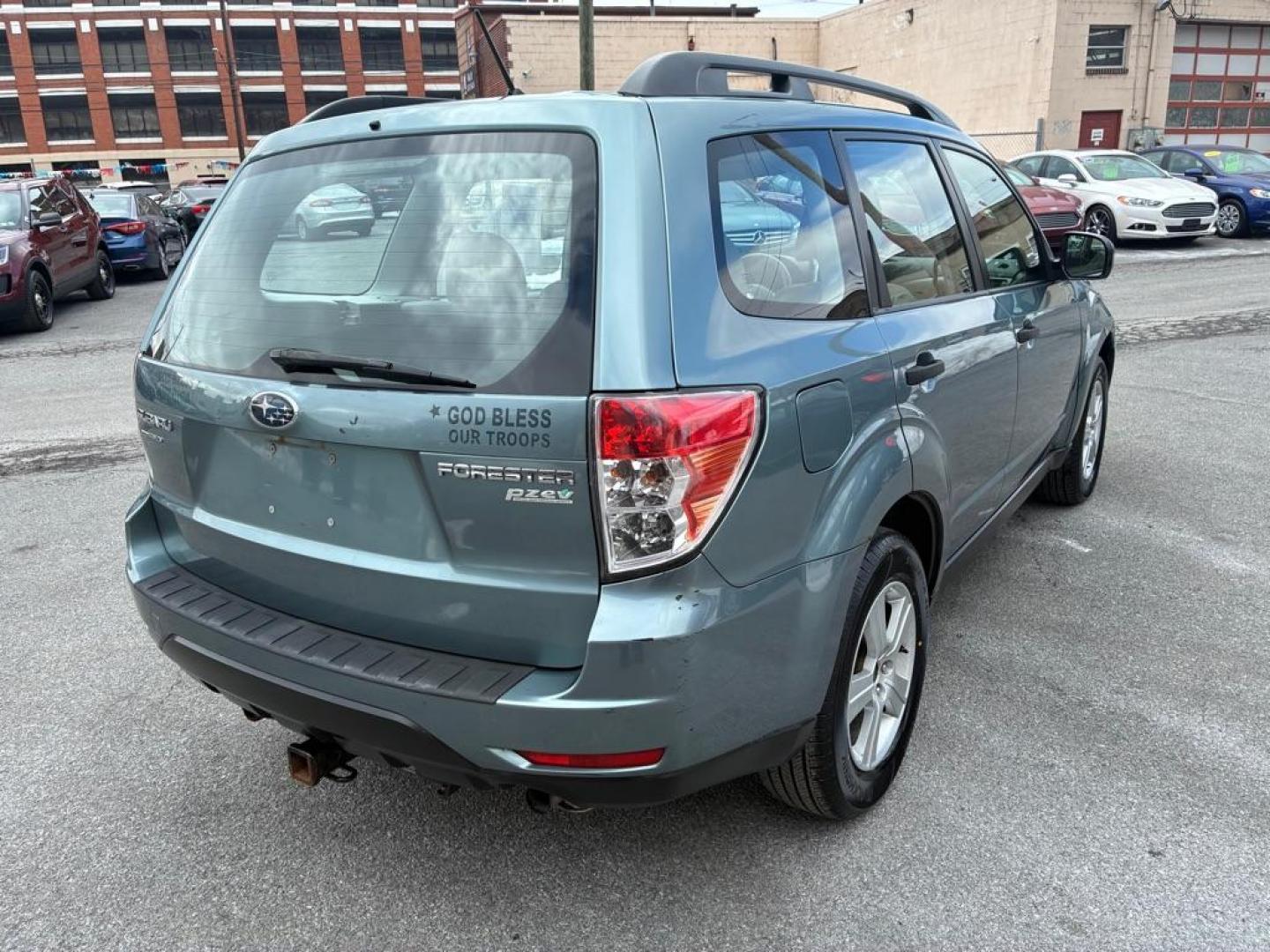 2012 GREEN SUBARU FORESTER 2.5X (JF2SHABC6CH) with an 2.5L engine, Automatic transmission, located at 117 North Cameron Street, Harrisburg, PA, 17101, (717) 963-8962, 40.266762, -76.875259 - WE FINANCE!!! Good Credit/ Challenged Credit/ No Credit - ALL Trade-Ins Welcomed!!! APPLY ONLINE or CALL us TODAY ;) Please call us to discuss your cash and/or financing options. - Photo#4