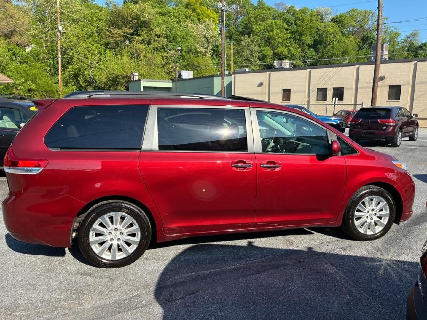2012 RED TOYOTA SIENNA limited (5TDDK3DC2CS) with an 3.5L engine, Automatic transmission, located at 117 North Cameron Street, Harrisburg, PA, 17101, (717) 963-8962, 40.266762, -76.875259 - WE FINANCE!!! MOST vehicles are available for financing. Good Credit/ Challenged Credit/ No Credit - ALL Trade-Ins Welcomed!!! APPLY ONLINE or CALL us TODAY Please call us to discuss your cash and/or financing options. Thanks for checking our inventory! We're here to help. - Photo#5