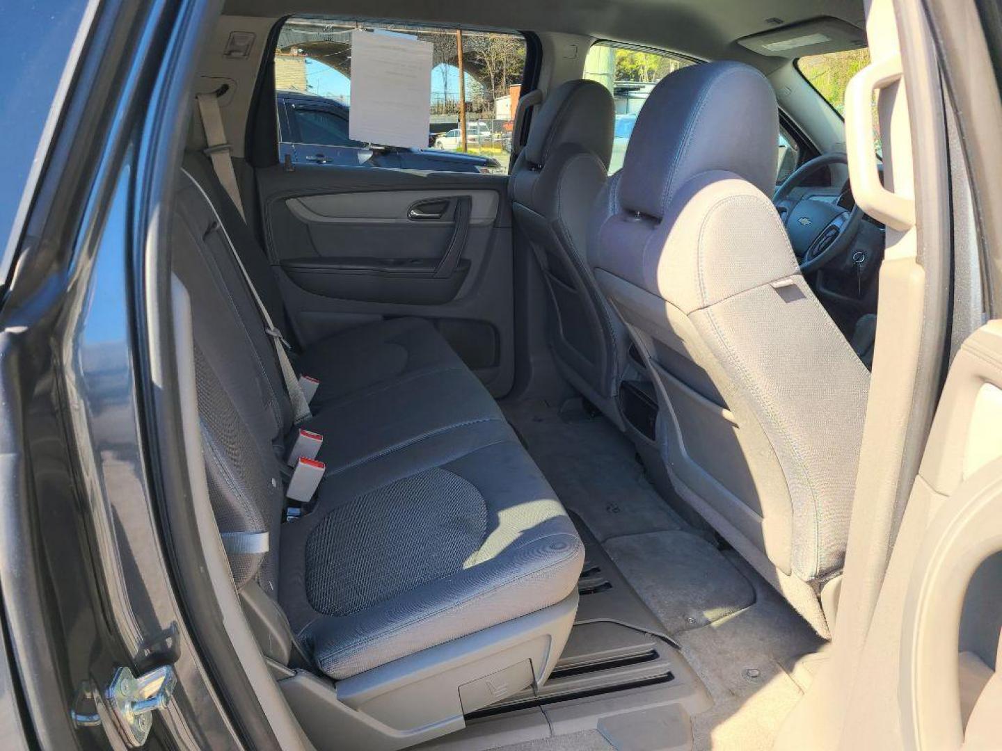 2013 GRAY CHEVROLET TRAVERSE LS (1GNKVFED0DJ) with an 3.6L engine, Automatic transmission, located at 117 North Cameron Street, Harrisburg, PA, 17101, (717) 963-8962, 40.266762, -76.875259 - WE FINANCE!!! Good Credit/ Bad Credit/ No Credit - ALL Trade-Ins Welcomed!!! ***Guaranteed Credit Approval*** APPLY ONLINE or CALL us TODAY ;) Internet Prices and Marketplace Prices are SPECIAL discounted ***CASH DEALS*** Retail Prices are higher. Please call us to discuss your cash and finan - Photo#10
