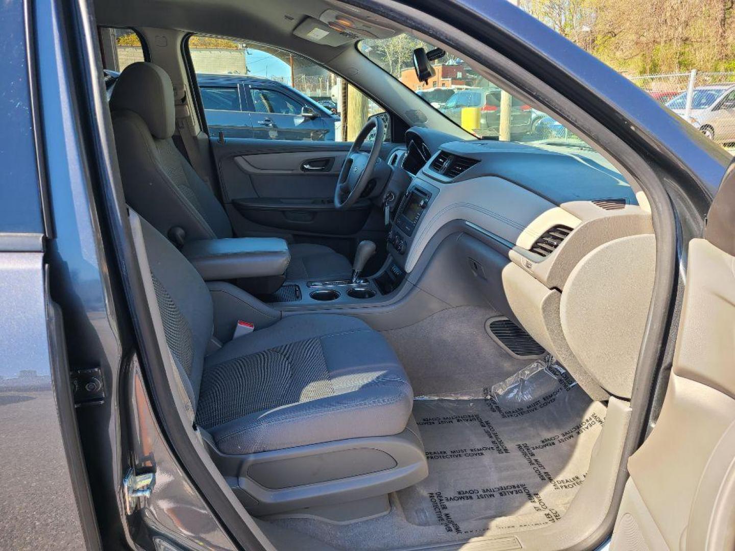 2013 GRAY CHEVROLET TRAVERSE LS (1GNKVFED0DJ) with an 3.6L engine, Automatic transmission, located at 117 North Cameron Street, Harrisburg, PA, 17101, (717) 963-8962, 40.266762, -76.875259 - WE FINANCE!!! Good Credit/ Bad Credit/ No Credit - ALL Trade-Ins Welcomed!!! ***Guaranteed Credit Approval*** APPLY ONLINE or CALL us TODAY ;) Internet Prices and Marketplace Prices are SPECIAL discounted ***CASH DEALS*** Retail Prices are higher. Please call us to discuss your cash and finan - Photo#11
