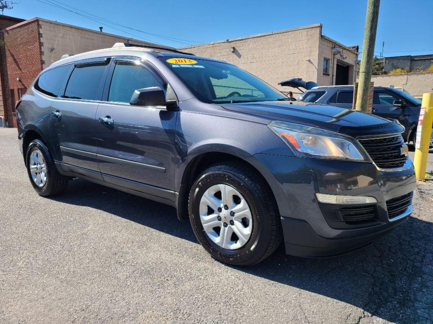 2013 GRAY CHEVROLET TRAVERSE LS (1GNKVFED0DJ) with an 3.6L engine, Automatic transmission, located at 117 North Cameron Street, Harrisburg, PA, 17101, (717) 963-8962, 40.266762, -76.875259 - WE FINANCE!!! Good Credit/ Bad Credit/ No Credit - ALL Trade-Ins Welcomed!!! ***Guaranteed Credit Approval*** APPLY ONLINE or CALL us TODAY ;) Internet Prices and Marketplace Prices are SPECIAL discounted ***CASH DEALS*** Retail Prices are higher. Please call us to discuss your cash and finan - Photo#6