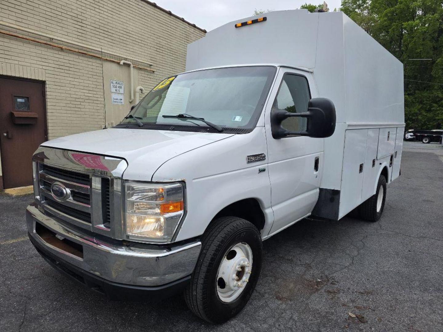2013 WHITE FORD ECONOLINE E350 SUPER DUTY CUTAWAY VAN (1FDWE3FL6DD) with an 5.4L engine, Automatic transmission, located at 117 North Cameron Street, Harrisburg, PA, 17101, (717) 963-8962, 40.266762, -76.875259 - WE FINANCE!!! Good Credit/ Challenged Credit/ No Credit - ALL Trade-Ins Welcomed!!! APPLY ONLINE or CALL us TODAY ;) Please call us to discuss your cash and/or financing options. - Photo#0