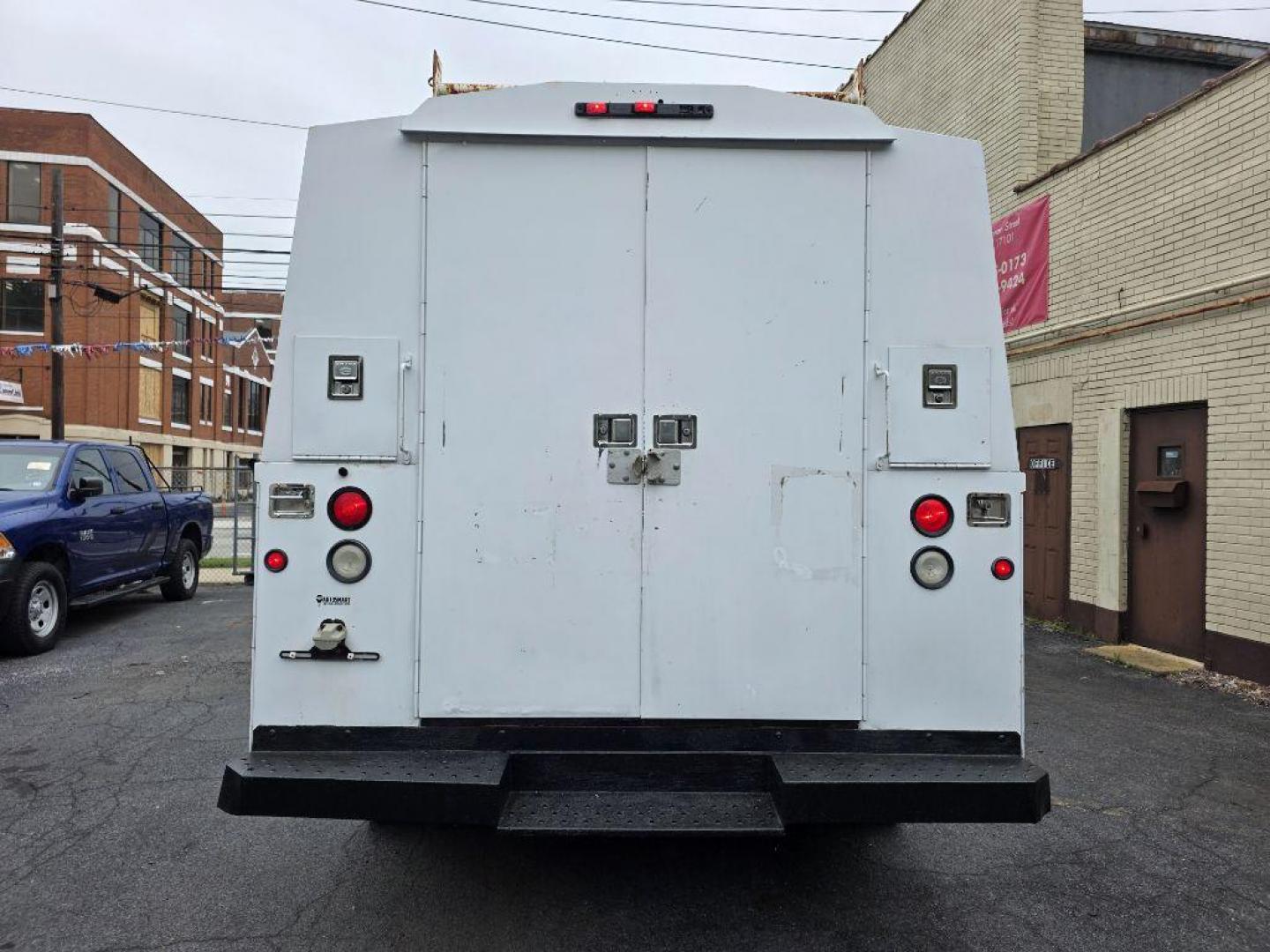 2013 WHITE FORD ECONOLINE E350 SUPER DUTY CUTAWAY VAN (1FDWE3FL6DD) with an 5.4L engine, Automatic transmission, located at 117 North Cameron Street, Harrisburg, PA, 17101, (717) 963-8962, 40.266762, -76.875259 - WE FINANCE!!! Good Credit/ Challenged Credit/ No Credit - ALL Trade-Ins Welcomed!!! APPLY ONLINE or CALL us TODAY ;) Please call us to discuss your cash and/or financing options. - Photo#3