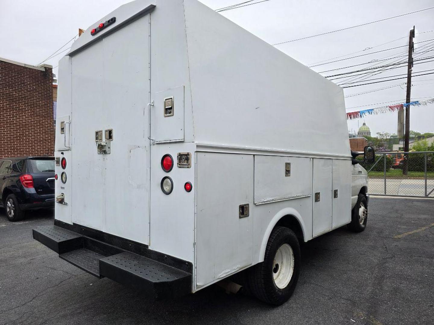 2013 WHITE FORD ECONOLINE E350 SUPER DUTY CUTAWAY VAN (1FDWE3FL6DD) with an 5.4L engine, Automatic transmission, located at 117 North Cameron Street, Harrisburg, PA, 17101, (717) 963-8962, 40.266762, -76.875259 - WE FINANCE!!! Good Credit/ Challenged Credit/ No Credit - ALL Trade-Ins Welcomed!!! APPLY ONLINE or CALL us TODAY ;) Please call us to discuss your cash and/or financing options. - Photo#4