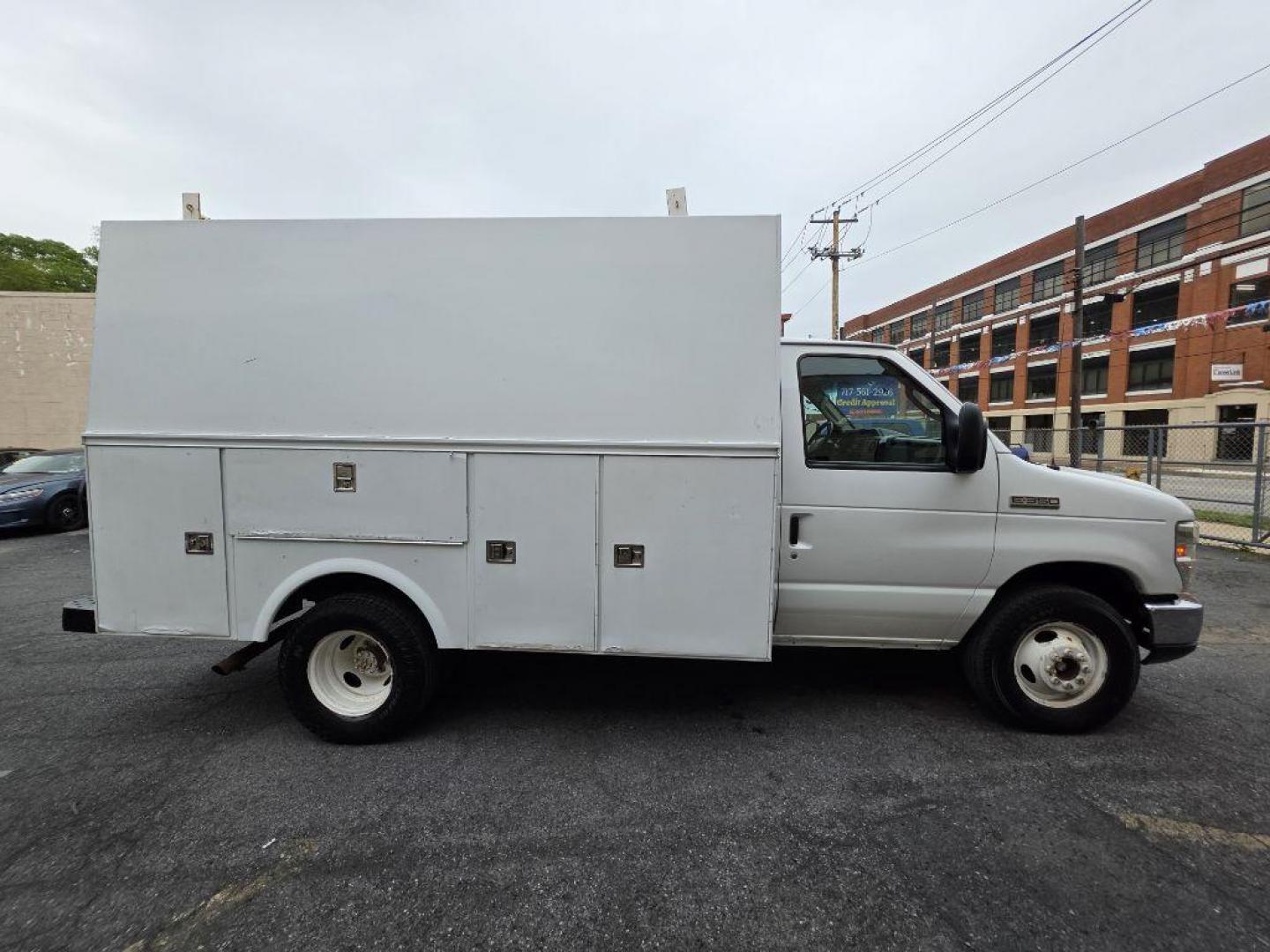 2013 WHITE FORD ECONOLINE E350 SUPER DUTY CUTAWAY VAN (1FDWE3FL6DD) with an 5.4L engine, Automatic transmission, located at 117 North Cameron Street, Harrisburg, PA, 17101, (717) 963-8962, 40.266762, -76.875259 - WE FINANCE!!! Good Credit/ Challenged Credit/ No Credit - ALL Trade-Ins Welcomed!!! APPLY ONLINE or CALL us TODAY ;) Please call us to discuss your cash and/or financing options. - Photo#5