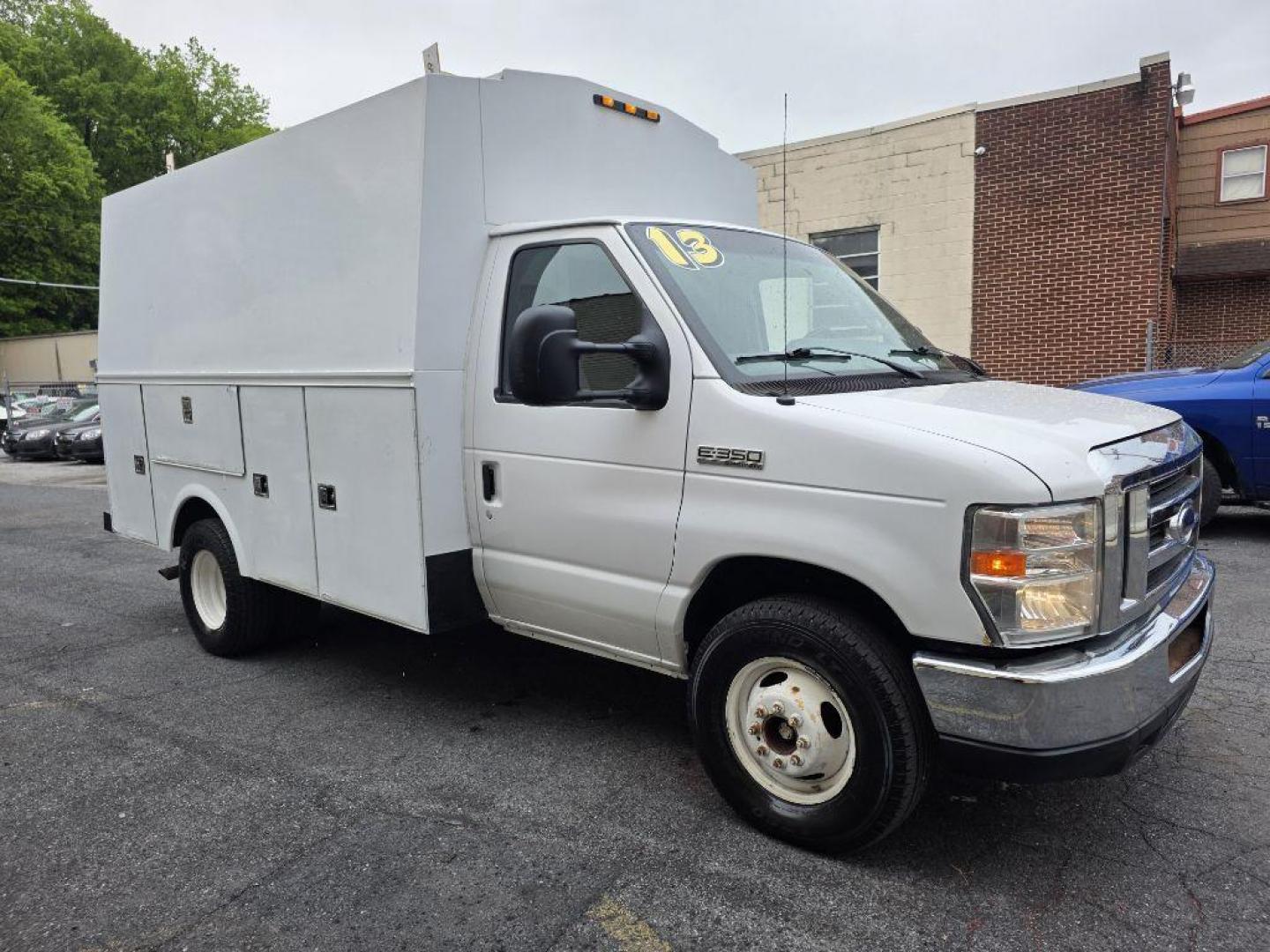 2013 WHITE FORD ECONOLINE E350 SUPER DUTY CUTAWAY VAN (1FDWE3FL6DD) with an 5.4L engine, Automatic transmission, located at 117 North Cameron Street, Harrisburg, PA, 17101, (717) 963-8962, 40.266762, -76.875259 - WE FINANCE!!! Good Credit/ Challenged Credit/ No Credit - ALL Trade-Ins Welcomed!!! APPLY ONLINE or CALL us TODAY ;) Please call us to discuss your cash and/or financing options. - Photo#6