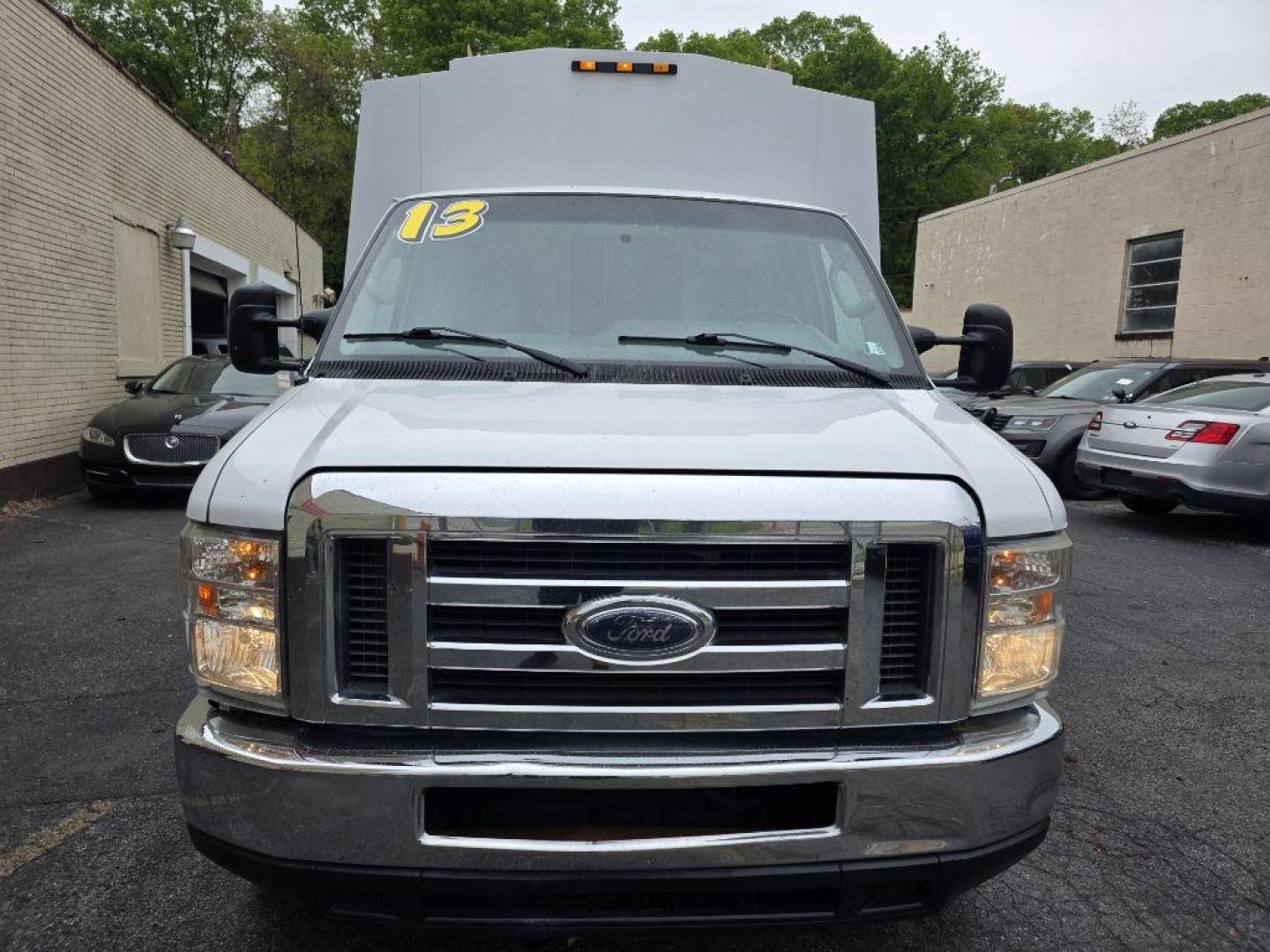 2013 WHITE FORD ECONOLINE E350 SUPER DUTY CUTAWAY VAN (1FDWE3FL6DD) with an 5.4L engine, Automatic transmission, located at 117 North Cameron Street, Harrisburg, PA, 17101, (717) 963-8962, 40.266762, -76.875259 - WE FINANCE!!! Good Credit/ Challenged Credit/ No Credit - ALL Trade-Ins Welcomed!!! APPLY ONLINE or CALL us TODAY ;) Please call us to discuss your cash and/or financing options. - Photo#7