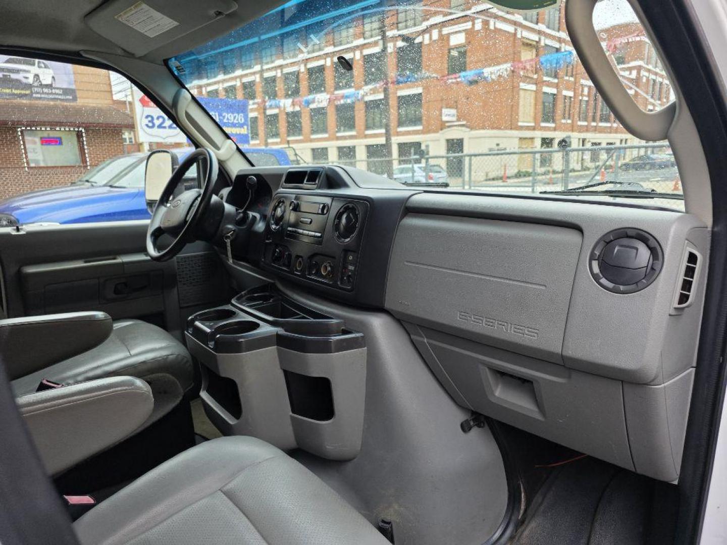 2013 WHITE FORD ECONOLINE E350 SUPER DUTY CUTAWAY VAN (1FDWE3FL6DD) with an 5.4L engine, Automatic transmission, located at 117 North Cameron Street, Harrisburg, PA, 17101, (717) 963-8962, 40.266762, -76.875259 - WE FINANCE!!! Good Credit/ Challenged Credit/ No Credit - ALL Trade-Ins Welcomed!!! APPLY ONLINE or CALL us TODAY ;) Please call us to discuss your cash and/or financing options. - Photo#9
