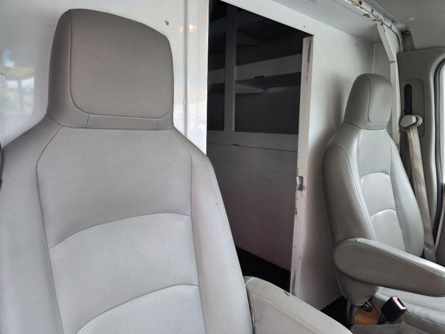 2013 WHITE FORD ECONOLINE E350 SUPER DUTY CUTAWAY VAN (1FDWE3FL6DD) with an 5.4L engine, Automatic transmission, located at 117 North Cameron Street, Harrisburg, PA, 17101, (717) 963-8962, 40.266762, -76.875259 - WE FINANCE!!! Good Credit/ Challenged Credit/ No Credit - ALL Trade-Ins Welcomed!!! APPLY ONLINE or CALL us TODAY ;) Please call us to discuss your cash and/or financing options. - Photo#10
