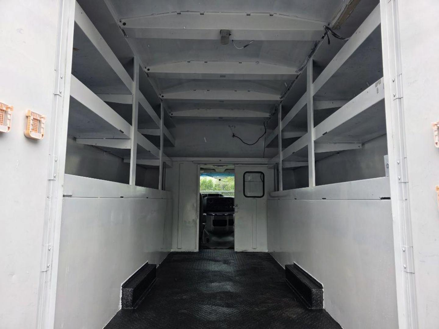 2013 WHITE FORD ECONOLINE E350 SUPER DUTY CUTAWAY VAN (1FDWE3FL6DD) with an 5.4L engine, Automatic transmission, located at 117 North Cameron Street, Harrisburg, PA, 17101, (717) 963-8962, 40.266762, -76.875259 - WE FINANCE!!! Good Credit/ Challenged Credit/ No Credit - ALL Trade-Ins Welcomed!!! APPLY ONLINE or CALL us TODAY ;) Please call us to discuss your cash and/or financing options. - Photo#12