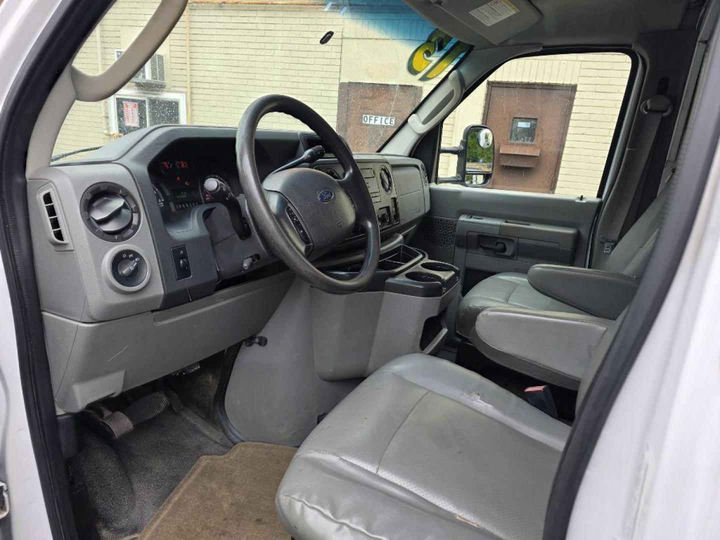 2013 WHITE FORD ECONOLINE E350 SUPER DUTY CUTAWAY VAN (1FDWE3FL6DD) with an 5.4L engine, Automatic transmission, located at 117 North Cameron Street, Harrisburg, PA, 17101, (717) 963-8962, 40.266762, -76.875259 - WE FINANCE!!! Good Credit/ Challenged Credit/ No Credit - ALL Trade-Ins Welcomed!!! APPLY ONLINE or CALL us TODAY ;) Please call us to discuss your cash and/or financing options. - Photo#14