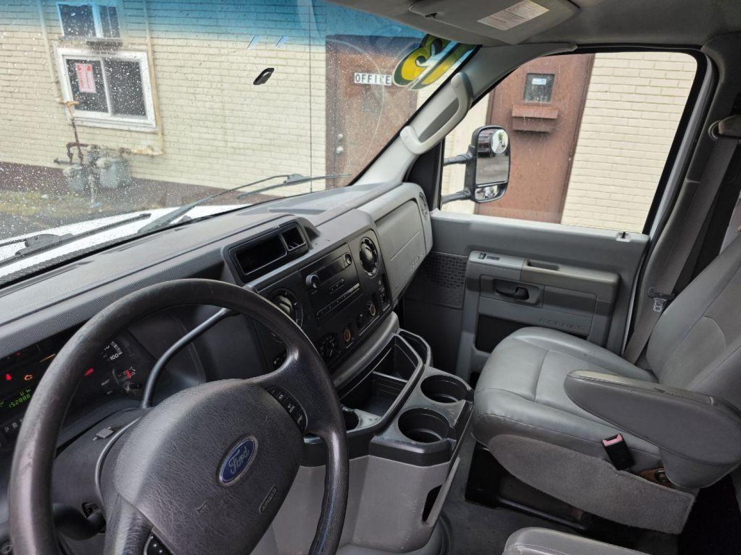 2013 WHITE FORD ECONOLINE E350 SUPER DUTY CUTAWAY VAN (1FDWE3FL6DD) with an 5.4L engine, Automatic transmission, located at 117 North Cameron Street, Harrisburg, PA, 17101, (717) 963-8962, 40.266762, -76.875259 - WE FINANCE!!! Good Credit/ Challenged Credit/ No Credit - ALL Trade-Ins Welcomed!!! APPLY ONLINE or CALL us TODAY ;) Please call us to discuss your cash and/or financing options. - Photo#15