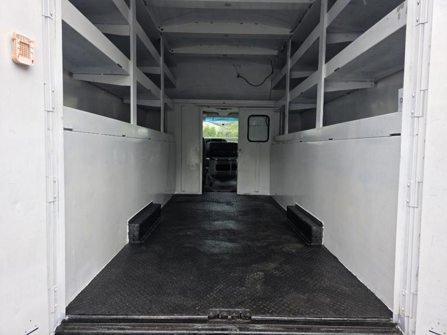 2013 WHITE FORD ECONOLINE E350 SUPER DUTY CUTAWAY VAN (1FDWE3FL6DD) with an 5.4L engine, Automatic transmission, located at 117 North Cameron Street, Harrisburg, PA, 17101, (717) 963-8962, 40.266762, -76.875259 - WE FINANCE!!! Good Credit/ Challenged Credit/ No Credit - ALL Trade-Ins Welcomed!!! APPLY ONLINE or CALL us TODAY ;) Please call us to discuss your cash and/or financing options. - Photo#18