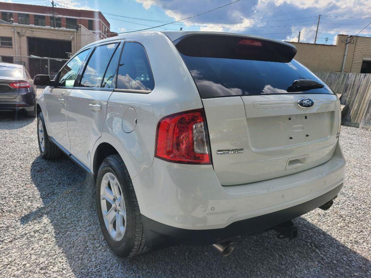 2013 WHITE FORD EDGE SEL (2FMDK4JC5DB) with an 3.5L engine, Automatic transmission, located at 117 North Cameron Street, Harrisburg, PA, 17101, (717) 963-8962, 40.266762, -76.875259 - WE FINANCE!!! Good Credit/ Bad Credit/ No Credit - ALL Trade-Ins Welcomed!!! ***Guaranteed Credit Approval*** APPLY ONLINE or CALL us TODAY ;) Please call us to discuss your cash and financing options. - Photo#2