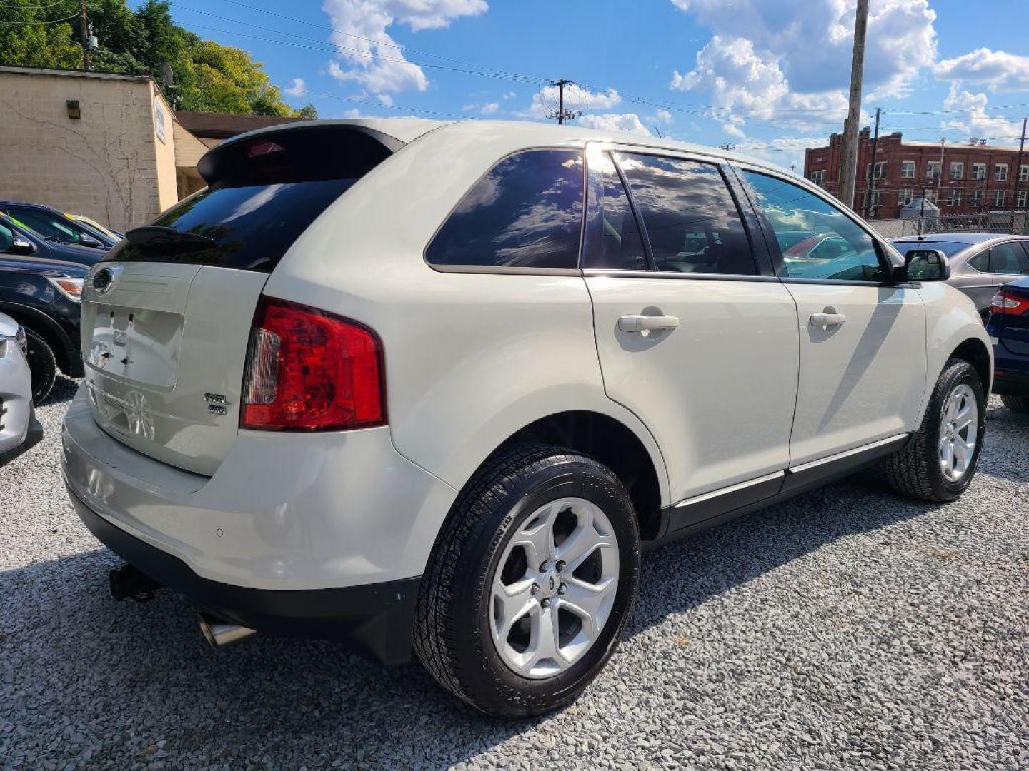 2013 WHITE FORD EDGE SEL (2FMDK4JC5DB) with an 3.5L engine, Automatic transmission, located at 117 North Cameron Street, Harrisburg, PA, 17101, (717) 963-8962, 40.266762, -76.875259 - WE FINANCE!!! Good Credit/ Bad Credit/ No Credit - ALL Trade-Ins Welcomed!!! ***Guaranteed Credit Approval*** APPLY ONLINE or CALL us TODAY ;) Please call us to discuss your cash and financing options. - Photo#4