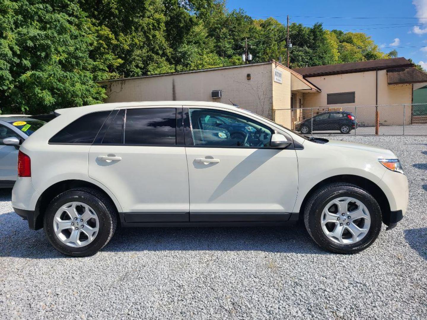 2013 WHITE FORD EDGE SEL (2FMDK4JC5DB) with an 3.5L engine, Automatic transmission, located at 117 North Cameron Street, Harrisburg, PA, 17101, (717) 963-8962, 40.266762, -76.875259 - WE FINANCE!!! Good Credit/ Bad Credit/ No Credit - ALL Trade-Ins Welcomed!!! ***Guaranteed Credit Approval*** APPLY ONLINE or CALL us TODAY ;) Please call us to discuss your cash and financing options. - Photo#5