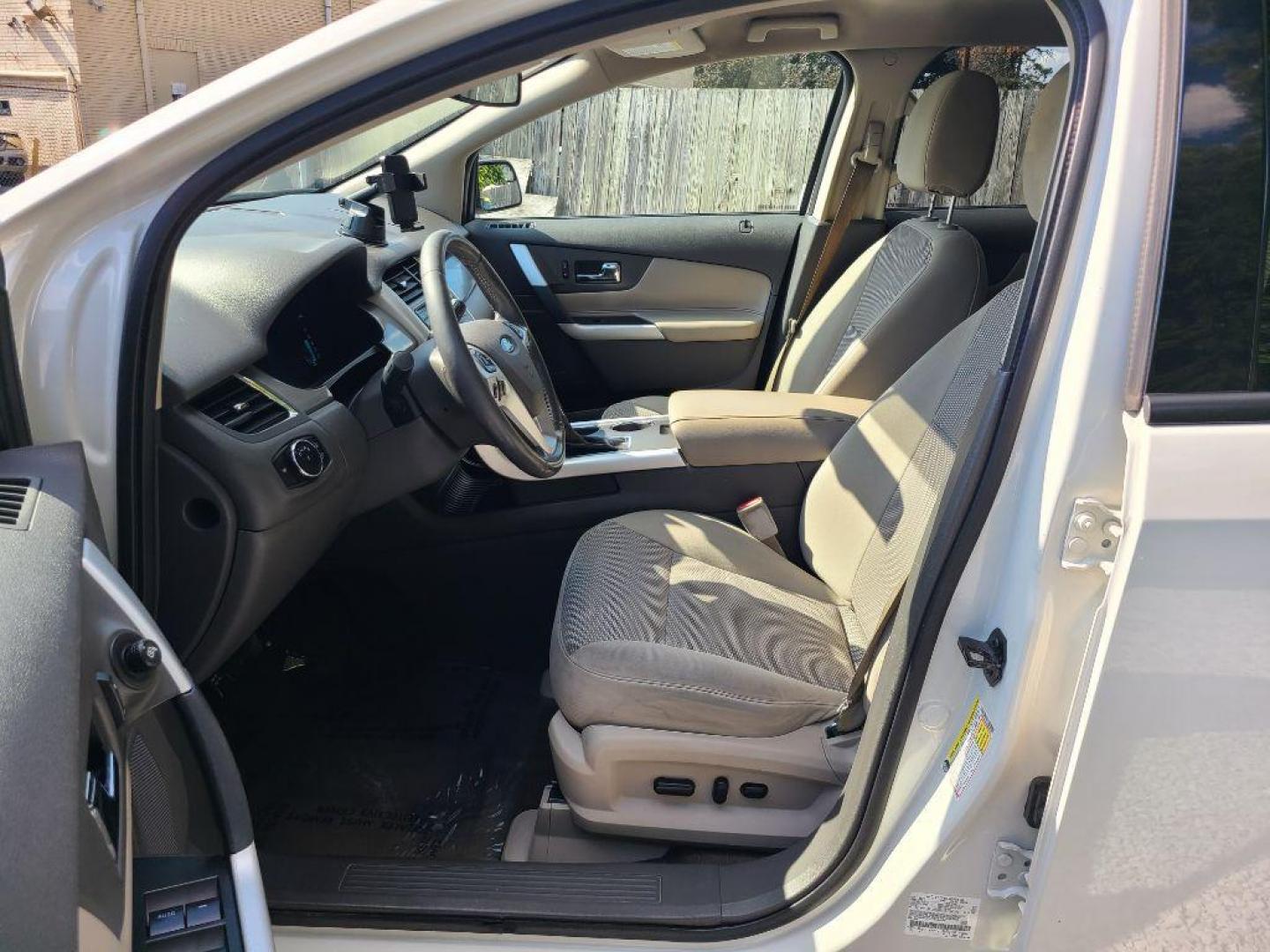 2013 WHITE FORD EDGE SEL (2FMDK4JC5DB) with an 3.5L engine, Automatic transmission, located at 117 North Cameron Street, Harrisburg, PA, 17101, (717) 963-8962, 40.266762, -76.875259 - WE FINANCE!!! Good Credit/ Bad Credit/ No Credit - ALL Trade-Ins Welcomed!!! ***Guaranteed Credit Approval*** APPLY ONLINE or CALL us TODAY ;) Please call us to discuss your cash and financing options. - Photo#13