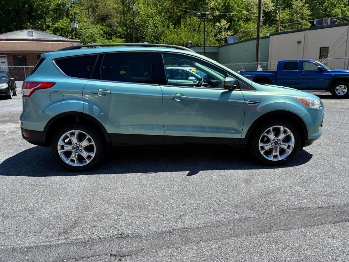 2013 GREEN FORD ESCAPE SE (1FMCU0GX1DU) with an 1.6L engine, Automatic transmission, located at 117 North Cameron Street, Harrisburg, PA, 17101, (717) 963-8962, 40.266762, -76.875259 - WE FINANCE!!! MOST vehicles are available for financing. Good Credit/ Challenged Credit/ No Credit - ALL Trade-Ins Welcomed!!! APPLY ONLINE or CALL us TODAY Please call us to discuss your cash and/or financing options. Thanks for checking our inventory! We're here to help. - Photo#5