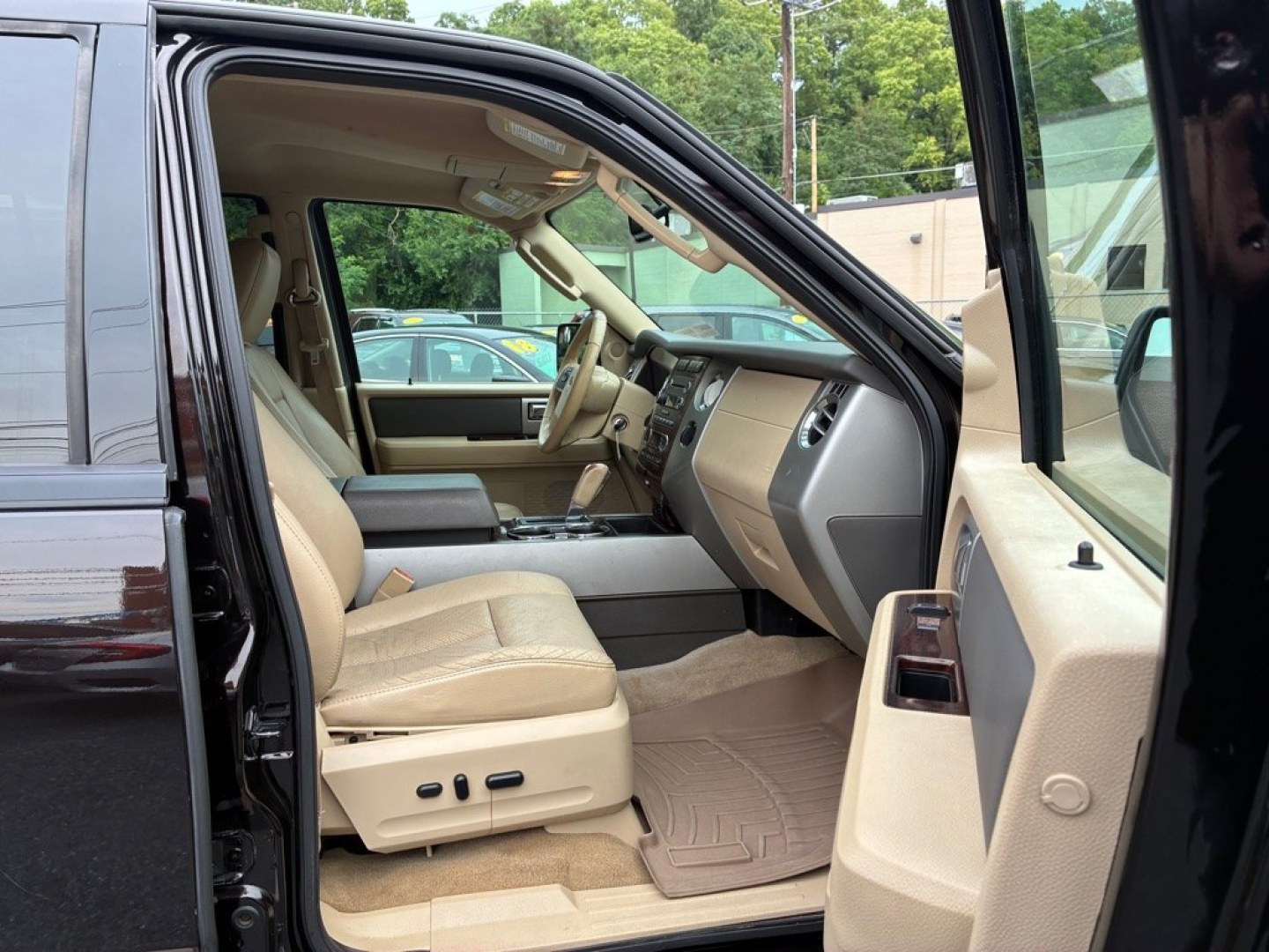 2013 BROWN FORD EXPEDITION EL XLT (1FMJK1J58DE) with an 5.4L engine, Automatic transmission, located at 117 North Cameron Street, Harrisburg, PA, 17101, (717) 963-8962, 40.266762, -76.875259 - WE FINANCE!!! MOST vehicles are available for financing. Good Credit/ Challenged Credit/ No Credit - ALL Trade-Ins Welcomed!!! APPLY ONLINE or CALL us TODAY Please call us to discuss your cash and/or financing options. Thanks for checking our inventory! We're here to help.- Photo#8