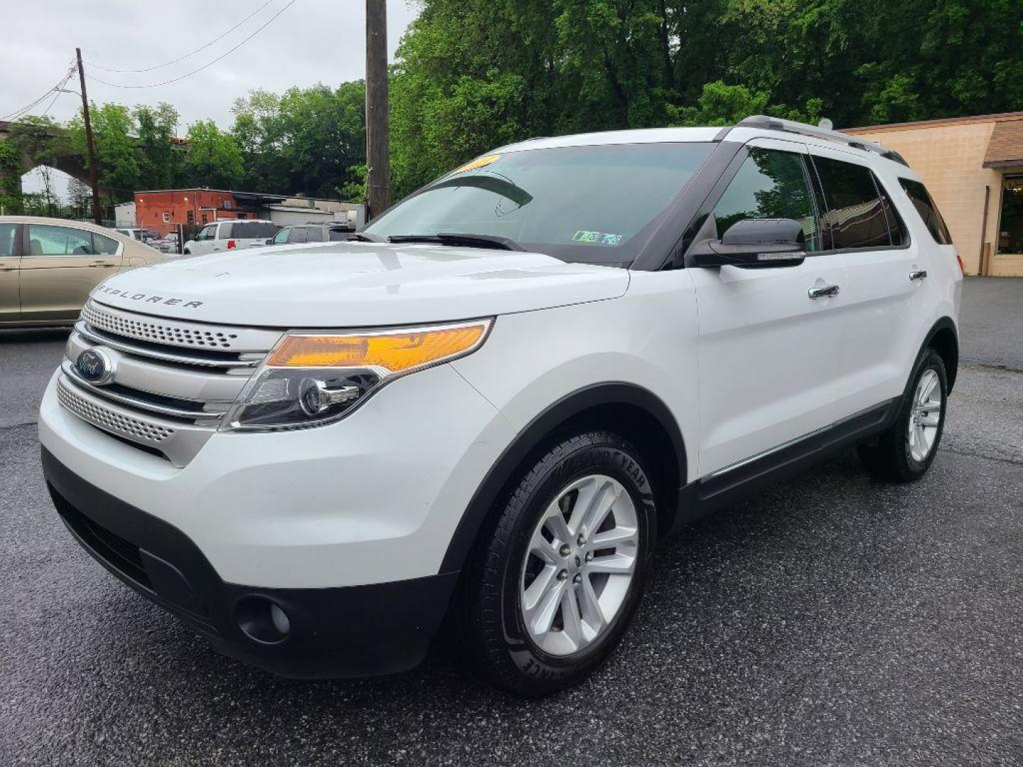 2013 WHITE FORD EXPLORER XLT (1FM5K7D85DG) with an 3.5L engine, Automatic transmission, located at 117 North Cameron Street, Harrisburg, PA, 17101, (717) 963-8962, 40.266762, -76.875259 - WE FINANCE!!! Good Credit/ Bad Credit/ No Credit - ALL Trade-Ins Welcomed!!! ***Guaranteed Credit Approval*** APPLY ONLINE or CALL us TODAY ;) Internet Prices and Marketplace Prices are SPECIAL discounted ***CASH DEALS*** Retail Prices are higher. Please call us to discuss your cash and finan - Photo#0