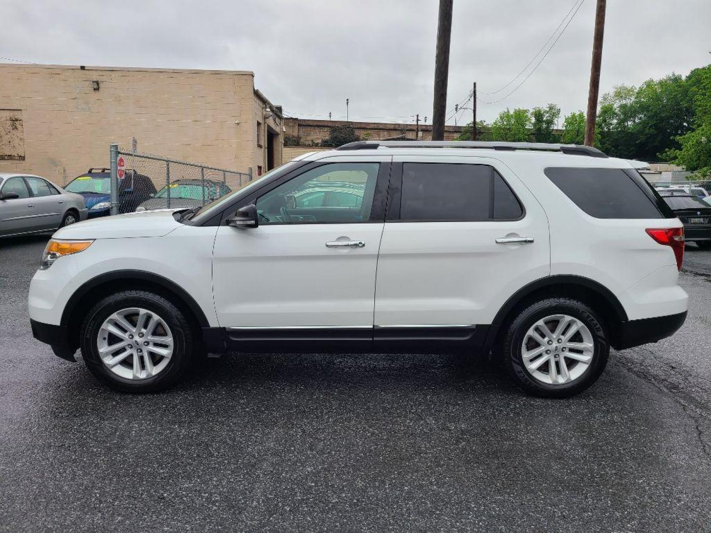 2013 WHITE FORD EXPLORER XLT (1FM5K7D85DG) with an 3.5L engine, Automatic transmission, located at 117 North Cameron Street, Harrisburg, PA, 17101, (717) 963-8962, 40.266762, -76.875259 - WE FINANCE!!! Good Credit/ Bad Credit/ No Credit - ALL Trade-Ins Welcomed!!! ***Guaranteed Credit Approval*** APPLY ONLINE or CALL us TODAY ;) Internet Prices and Marketplace Prices are SPECIAL discounted ***CASH DEALS*** Retail Prices are higher. Please call us to discuss your cash and finan - Photo#1
