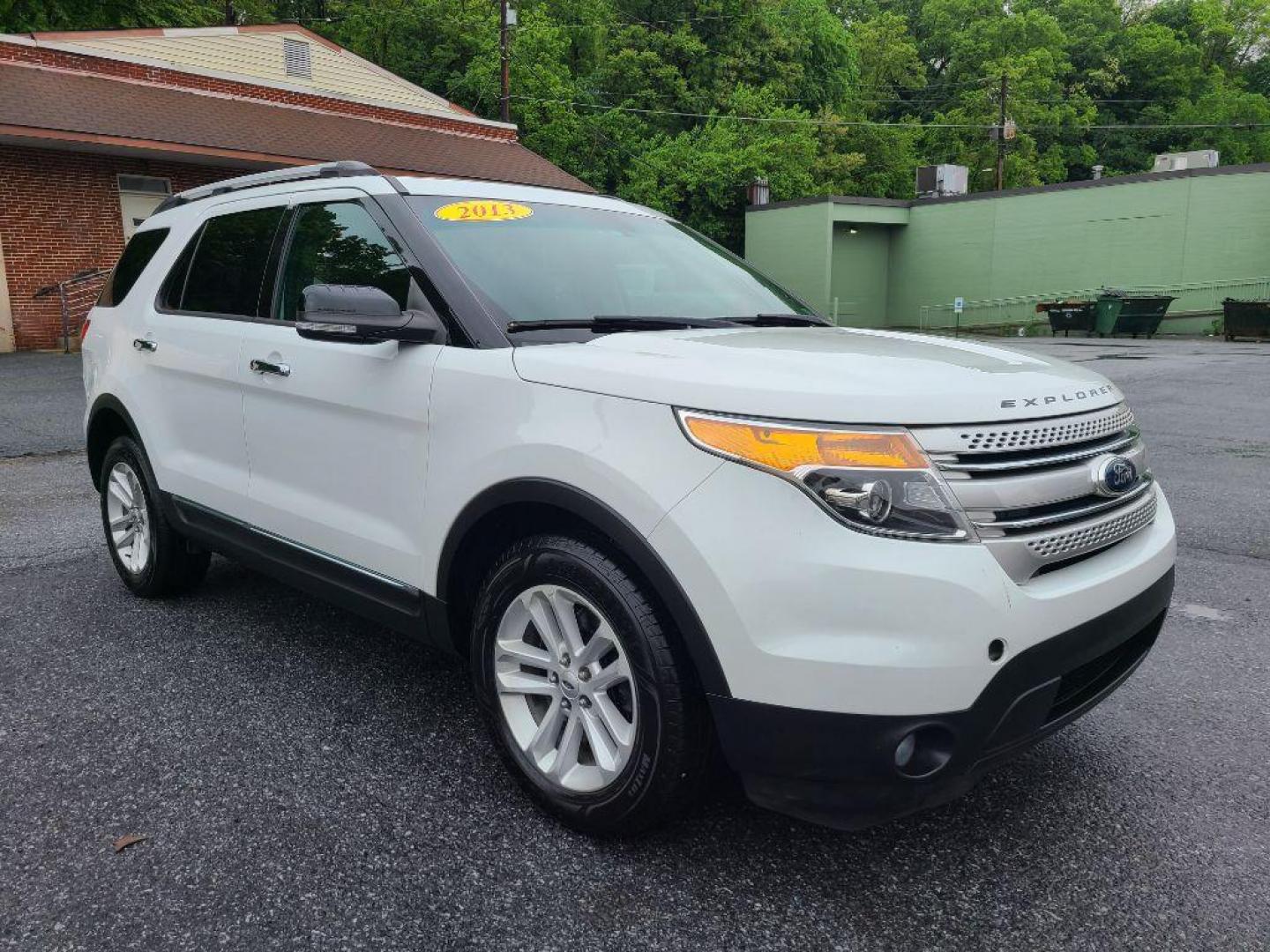 2013 WHITE FORD EXPLORER XLT (1FM5K7D85DG) with an 3.5L engine, Automatic transmission, located at 117 North Cameron Street, Harrisburg, PA, 17101, (717) 963-8962, 40.266762, -76.875259 - WE FINANCE!!! Good Credit/ Bad Credit/ No Credit - ALL Trade-Ins Welcomed!!! ***Guaranteed Credit Approval*** APPLY ONLINE or CALL us TODAY ;) Internet Prices and Marketplace Prices are SPECIAL discounted ***CASH DEALS*** Retail Prices are higher. Please call us to discuss your cash and finan - Photo#3