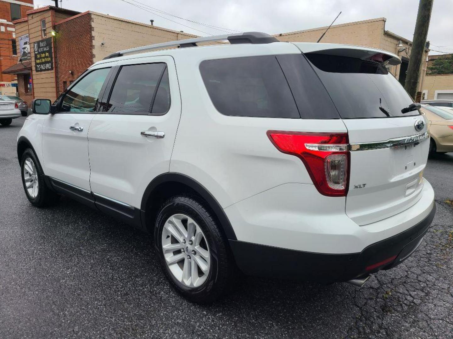 2013 WHITE FORD EXPLORER XLT (1FM5K7D85DG) with an 3.5L engine, Automatic transmission, located at 117 North Cameron Street, Harrisburg, PA, 17101, (717) 963-8962, 40.266762, -76.875259 - WE FINANCE!!! Good Credit/ Bad Credit/ No Credit - ALL Trade-Ins Welcomed!!! ***Guaranteed Credit Approval*** APPLY ONLINE or CALL us TODAY ;) Internet Prices and Marketplace Prices are SPECIAL discounted ***CASH DEALS*** Retail Prices are higher. Please call us to discuss your cash and finan - Photo#5