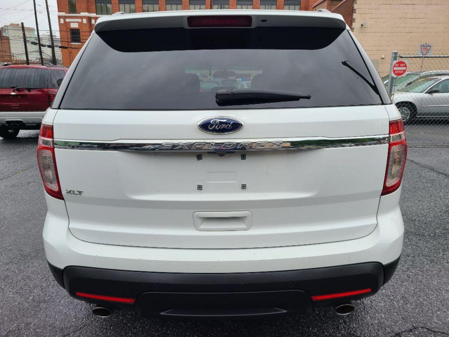 2013 WHITE FORD EXPLORER XLT (1FM5K7D85DG) with an 3.5L engine, Automatic transmission, located at 117 North Cameron Street, Harrisburg, PA, 17101, (717) 963-8962, 40.266762, -76.875259 - WE FINANCE!!! Good Credit/ Bad Credit/ No Credit - ALL Trade-Ins Welcomed!!! ***Guaranteed Credit Approval*** APPLY ONLINE or CALL us TODAY ;) Internet Prices and Marketplace Prices are SPECIAL discounted ***CASH DEALS*** Retail Prices are higher. Please call us to discuss your cash and finan - Photo#6