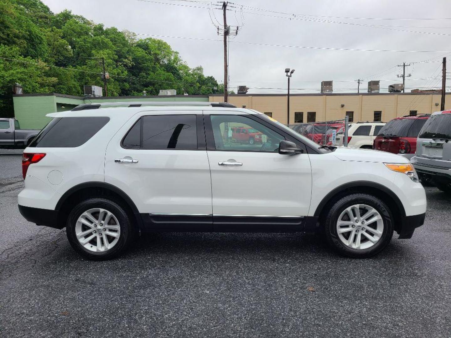 2013 WHITE FORD EXPLORER XLT (1FM5K7D85DG) with an 3.5L engine, Automatic transmission, located at 117 North Cameron Street, Harrisburg, PA, 17101, (717) 963-8962, 40.266762, -76.875259 - WE FINANCE!!! Good Credit/ Bad Credit/ No Credit - ALL Trade-Ins Welcomed!!! ***Guaranteed Credit Approval*** APPLY ONLINE or CALL us TODAY ;) Internet Prices and Marketplace Prices are SPECIAL discounted ***CASH DEALS*** Retail Prices are higher. Please call us to discuss your cash and finan - Photo#7