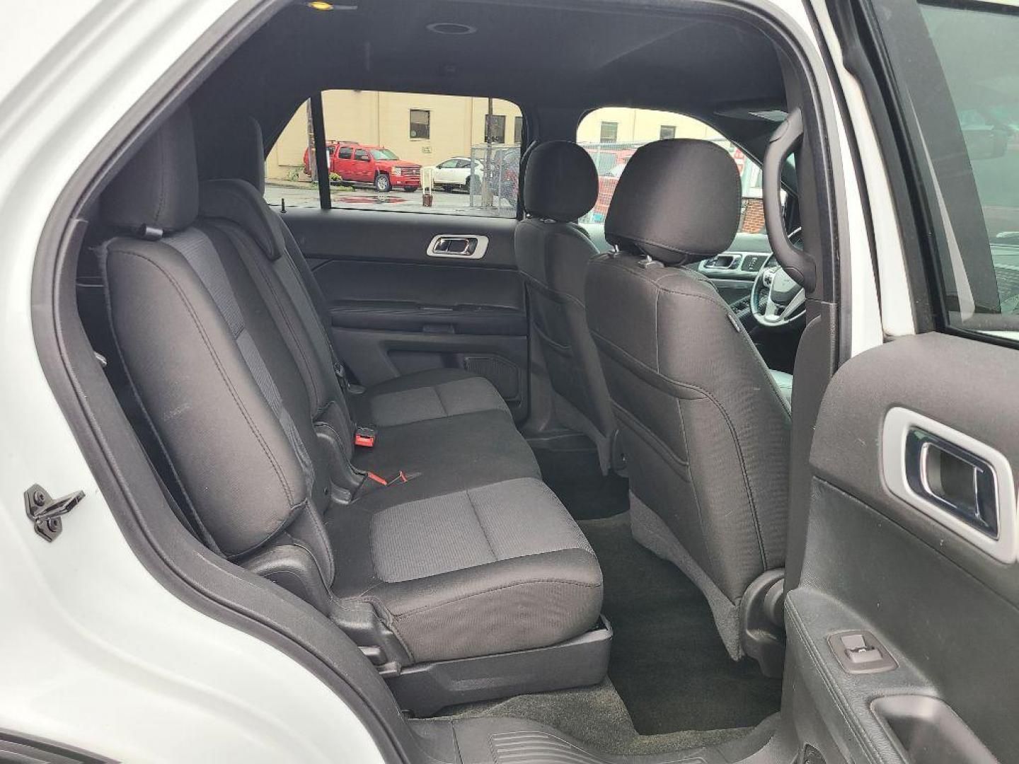 2013 WHITE FORD EXPLORER XLT (1FM5K7D85DG) with an 3.5L engine, Automatic transmission, located at 117 North Cameron Street, Harrisburg, PA, 17101, (717) 963-8962, 40.266762, -76.875259 - WE FINANCE!!! Good Credit/ Bad Credit/ No Credit - ALL Trade-Ins Welcomed!!! ***Guaranteed Credit Approval*** APPLY ONLINE or CALL us TODAY ;) Internet Prices and Marketplace Prices are SPECIAL discounted ***CASH DEALS*** Retail Prices are higher. Please call us to discuss your cash and finan - Photo#9