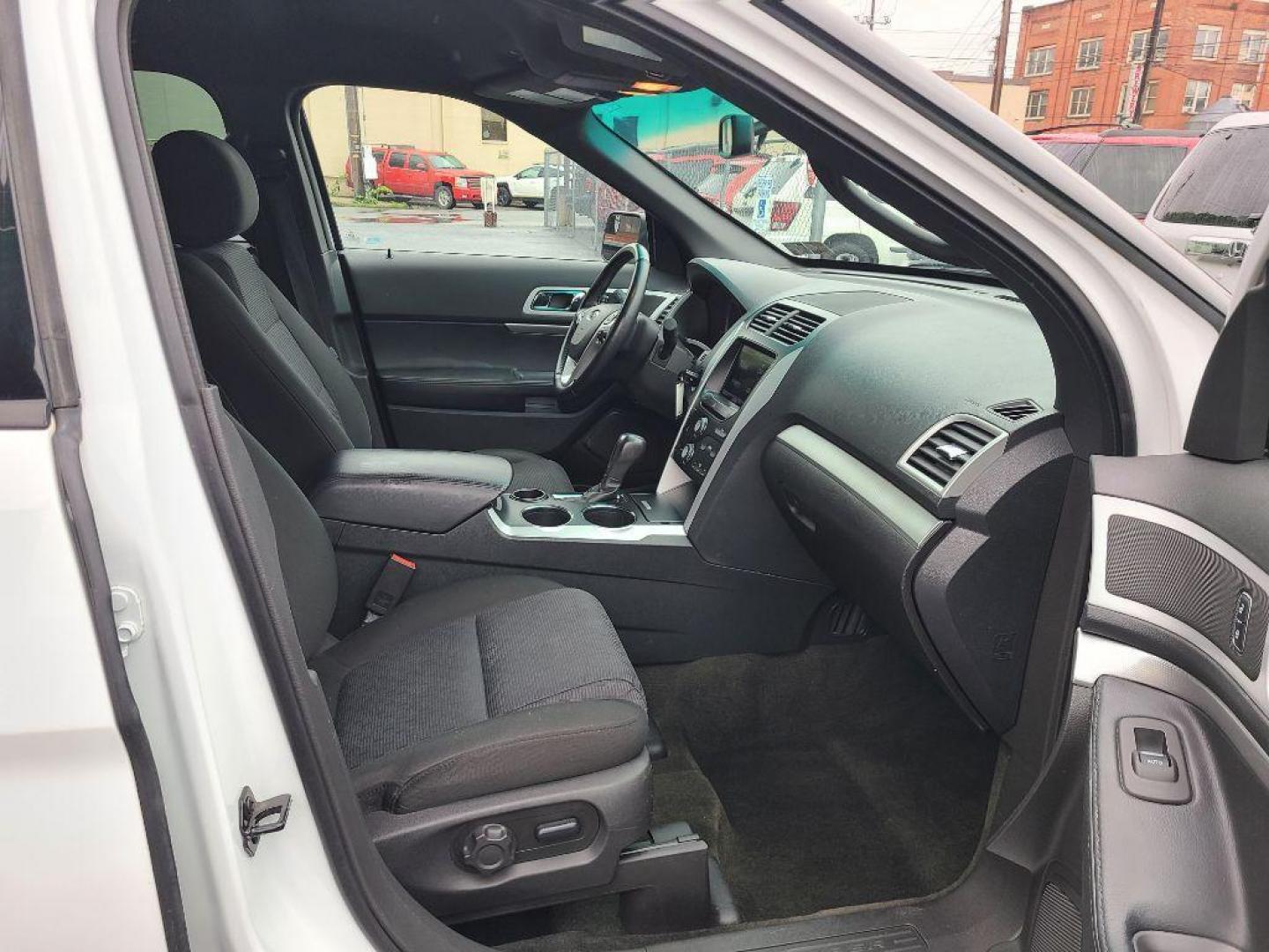 2013 WHITE FORD EXPLORER XLT (1FM5K7D85DG) with an 3.5L engine, Automatic transmission, located at 117 North Cameron Street, Harrisburg, PA, 17101, (717) 963-8962, 40.266762, -76.875259 - WE FINANCE!!! Good Credit/ Bad Credit/ No Credit - ALL Trade-Ins Welcomed!!! ***Guaranteed Credit Approval*** APPLY ONLINE or CALL us TODAY ;) Internet Prices and Marketplace Prices are SPECIAL discounted ***CASH DEALS*** Retail Prices are higher. Please call us to discuss your cash and finan - Photo#10