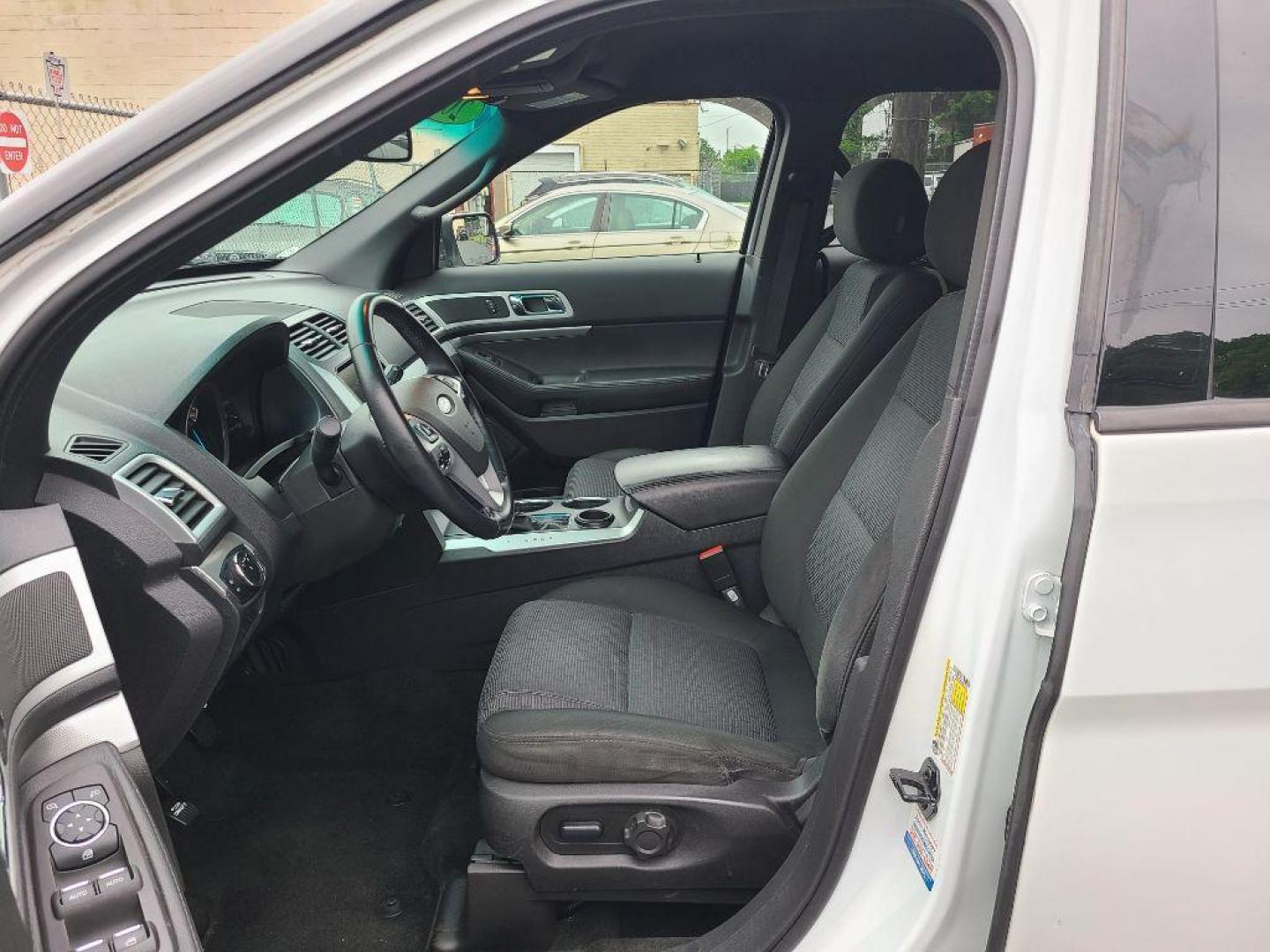 2013 WHITE FORD EXPLORER XLT (1FM5K7D85DG) with an 3.5L engine, Automatic transmission, located at 117 North Cameron Street, Harrisburg, PA, 17101, (717) 963-8962, 40.266762, -76.875259 - WE FINANCE!!! Good Credit/ Bad Credit/ No Credit - ALL Trade-Ins Welcomed!!! ***Guaranteed Credit Approval*** APPLY ONLINE or CALL us TODAY ;) Internet Prices and Marketplace Prices are SPECIAL discounted ***CASH DEALS*** Retail Prices are higher. Please call us to discuss your cash and finan - Photo#13
