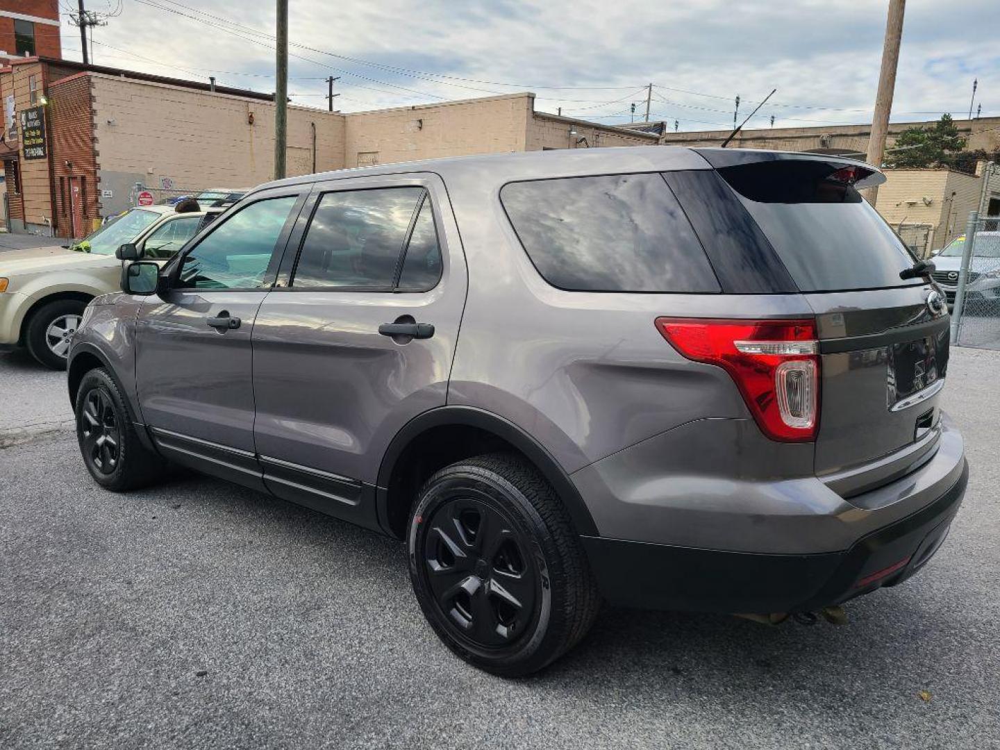 2013 GRAY FORD EXPLORER POLICE INTERCEPTOR (1FM5K8AR8DG) with an 3.7L engine, Automatic transmission, located at 117 North Cameron Street, Harrisburg, PA, 17101, (717) 963-8962, 40.266762, -76.875259 - WE FINANCE!!! Good Credit/ Bad Credit/ No Credit - ALL Trade-Ins Welcomed!!! ***Guaranteed Credit Approval*** APPLY ONLINE or CALL us TODAY ;) Please call us to discuss your cash and financing options. - Photo#2