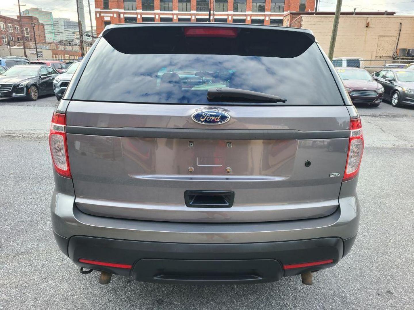 2013 GRAY FORD EXPLORER POLICE INTERCEPTOR (1FM5K8AR8DG) with an 3.7L engine, Automatic transmission, located at 117 North Cameron Street, Harrisburg, PA, 17101, (717) 963-8962, 40.266762, -76.875259 - WE FINANCE!!! Good Credit/ Bad Credit/ No Credit - ALL Trade-Ins Welcomed!!! ***Guaranteed Credit Approval*** APPLY ONLINE or CALL us TODAY ;) Please call us to discuss your cash and financing options. - Photo#3
