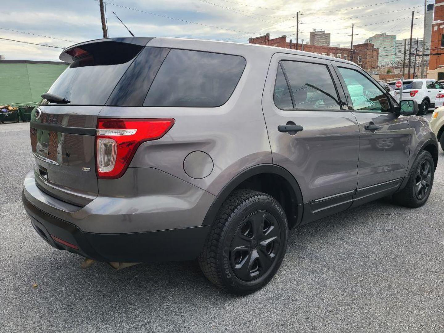 2013 GRAY FORD EXPLORER POLICE INTERCEPTOR (1FM5K8AR8DG) with an 3.7L engine, Automatic transmission, located at 117 North Cameron Street, Harrisburg, PA, 17101, (717) 963-8962, 40.266762, -76.875259 - WE FINANCE!!! Good Credit/ Bad Credit/ No Credit - ALL Trade-Ins Welcomed!!! ***Guaranteed Credit Approval*** APPLY ONLINE or CALL us TODAY ;) Please call us to discuss your cash and financing options. - Photo#4
