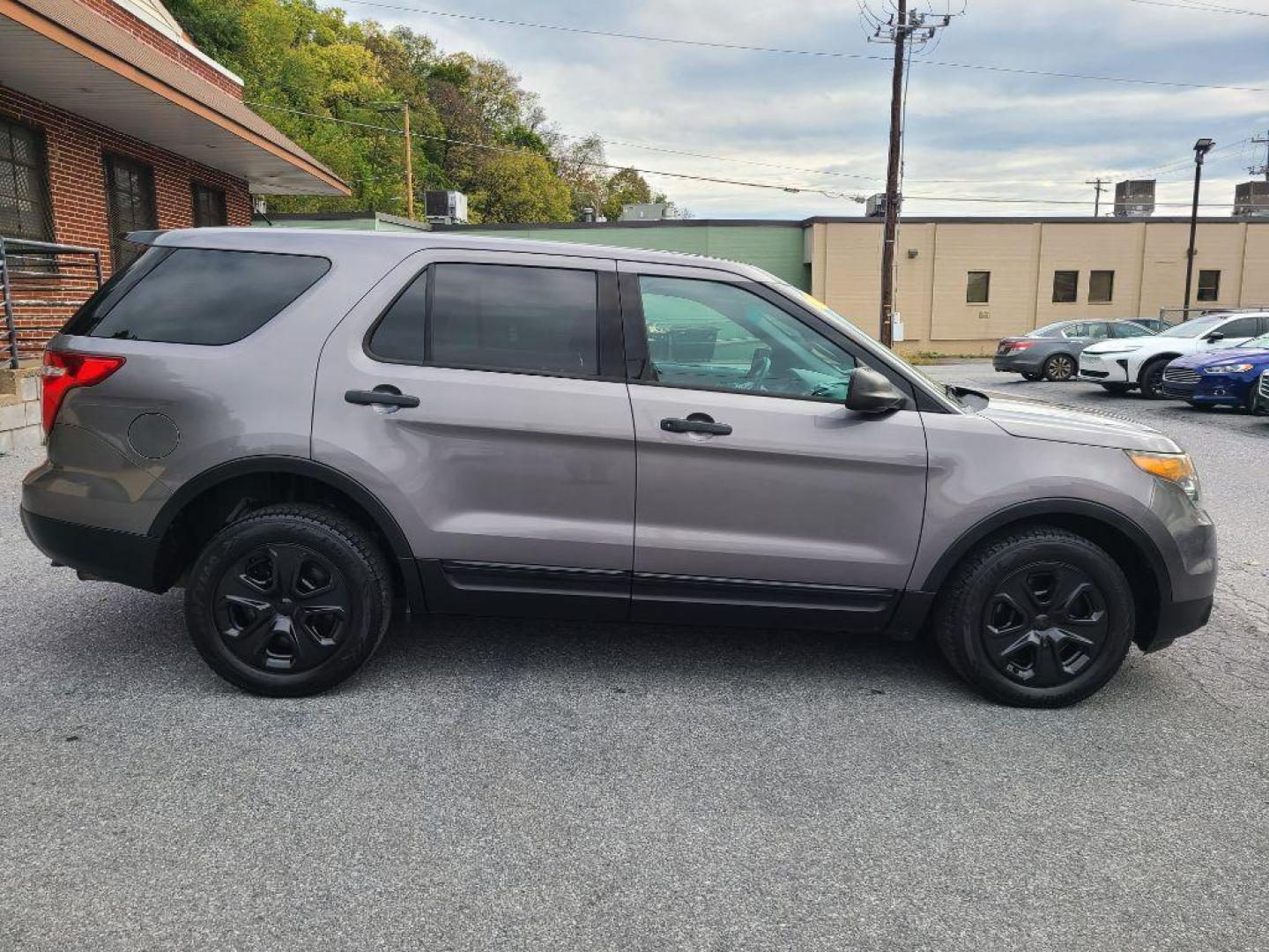 2013 GRAY FORD EXPLORER POLICE INTERCEPTOR (1FM5K8AR8DG) with an 3.7L engine, Automatic transmission, located at 117 North Cameron Street, Harrisburg, PA, 17101, (717) 963-8962, 40.266762, -76.875259 - WE FINANCE!!! Good Credit/ Bad Credit/ No Credit - ALL Trade-Ins Welcomed!!! ***Guaranteed Credit Approval*** APPLY ONLINE or CALL us TODAY ;) Please call us to discuss your cash and financing options. - Photo#5