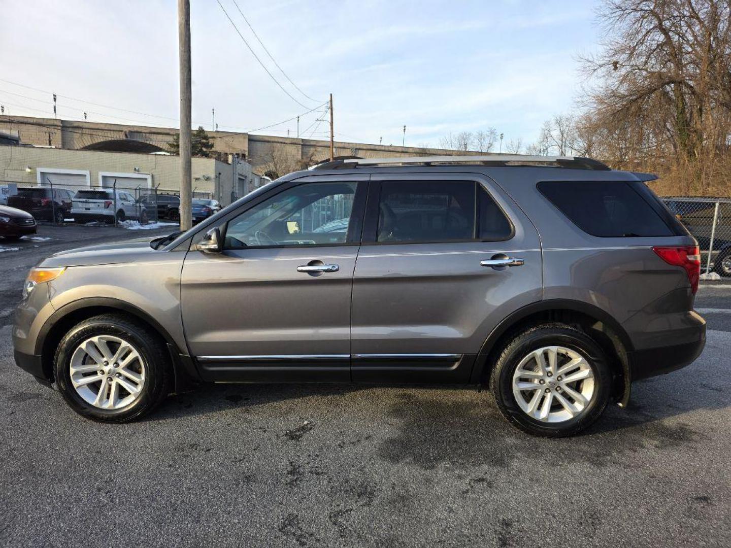 2013 GRAY FORD EXPLORER XLT (1FM5K8D87DG) with an 3.5L engine, Automatic transmission, located at 117 North Cameron Street, Harrisburg, PA, 17101, (717) 963-8962, 40.266762, -76.875259 - WE FINANCE!!! Good Credit/ Bad Credit/ No Credit - ALL Trade-Ins Welcomed!!! ***Guaranteed Credit Approval*** APPLY ONLINE or CALL us TODAY ;) Please call us to discuss your cash and financing options. - Photo#2