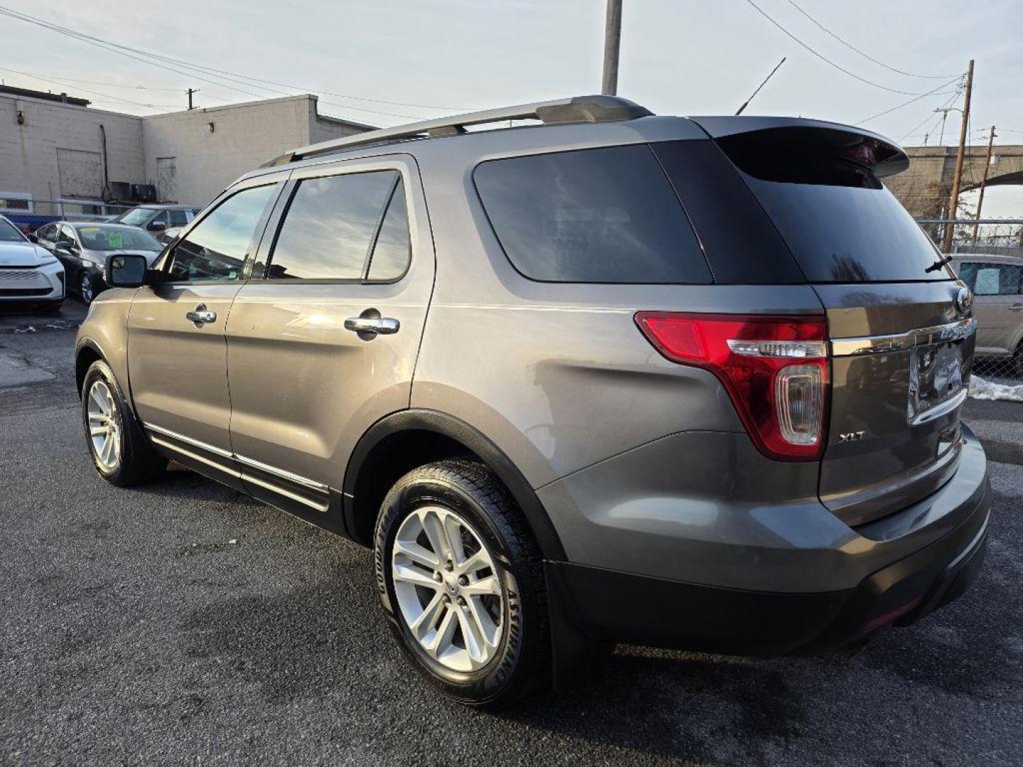 2013 GRAY FORD EXPLORER XLT (1FM5K8D87DG) with an 3.5L engine, Automatic transmission, located at 117 North Cameron Street, Harrisburg, PA, 17101, (717) 963-8962, 40.266762, -76.875259 - WE FINANCE!!! Good Credit/ Bad Credit/ No Credit - ALL Trade-Ins Welcomed!!! ***Guaranteed Credit Approval*** APPLY ONLINE or CALL us TODAY ;) Please call us to discuss your cash and financing options. - Photo#4