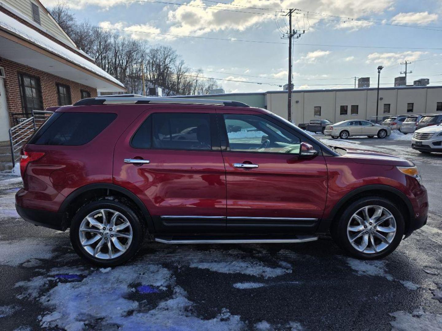 2013 RED FORD EXPLORER LIMITED (1FM5K8F80DG) with an 3.5L engine, Automatic transmission, located at 117 North Cameron Street, Harrisburg, PA, 17101, (717) 963-8962, 40.266762, -76.875259 - WE FINANCE!!! Good Credit/ Challenged Credit/ No Credit - ALL Trade-Ins Welcomed!!! APPLY ONLINE or CALL us TODAY ;) Please call us to discuss your cash and/or financing options. - Photo#5