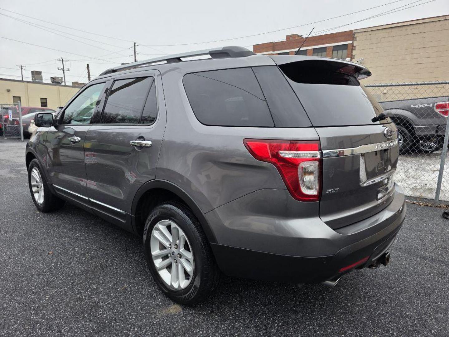 2013 GRAY FORD EXPLORER XLT (1FM5K8D84DG) with an 3.5L engine, Automatic transmission, located at 117 North Cameron Street, Harrisburg, PA, 17101, (717) 963-8962, 40.266762, -76.875259 - WE FINANCE!!! Good Credit/ Challenged Credit/ No Credit - ALL Trade-Ins Welcomed!!! APPLY ONLINE or CALL us TODAY ;) Please call us to discuss your cash and/or financing options. - Photo#2